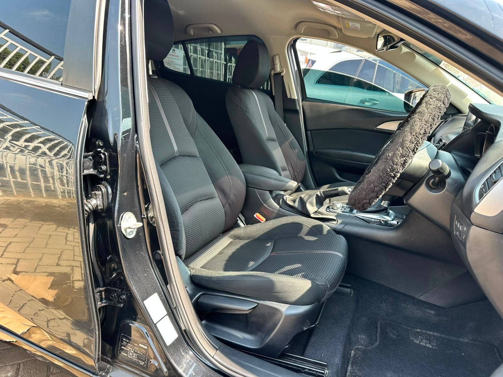 2018 mazda axela thumbnail 9