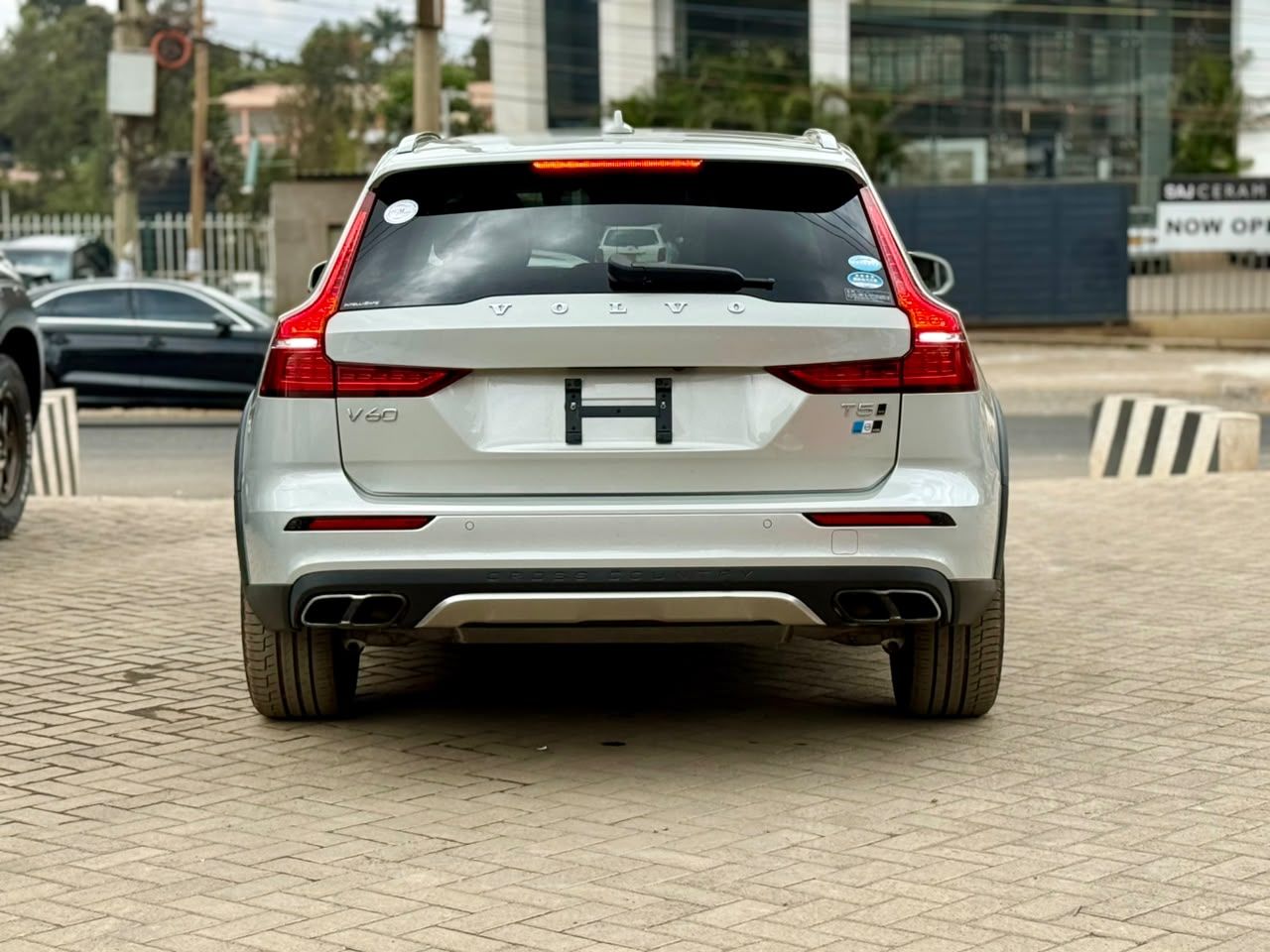 2019 Volvo V60 T5- Newshape thumbnail 6