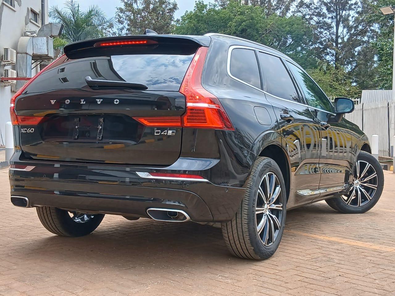 2018 Volvo XC60 D4 Inscription - view 2