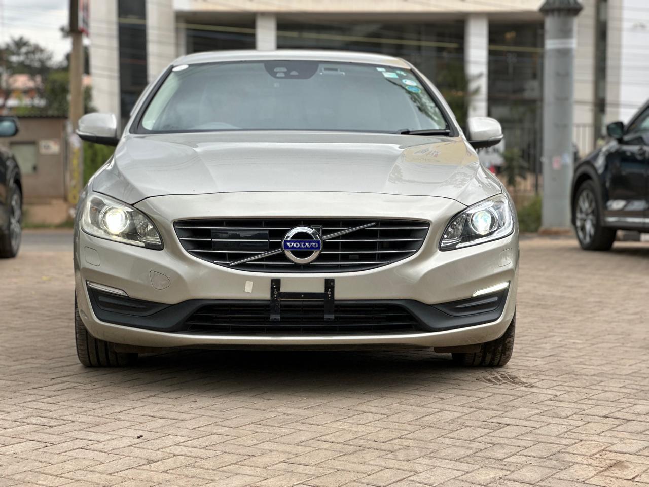 2018 Volvo V60 D4 thumbnail 3