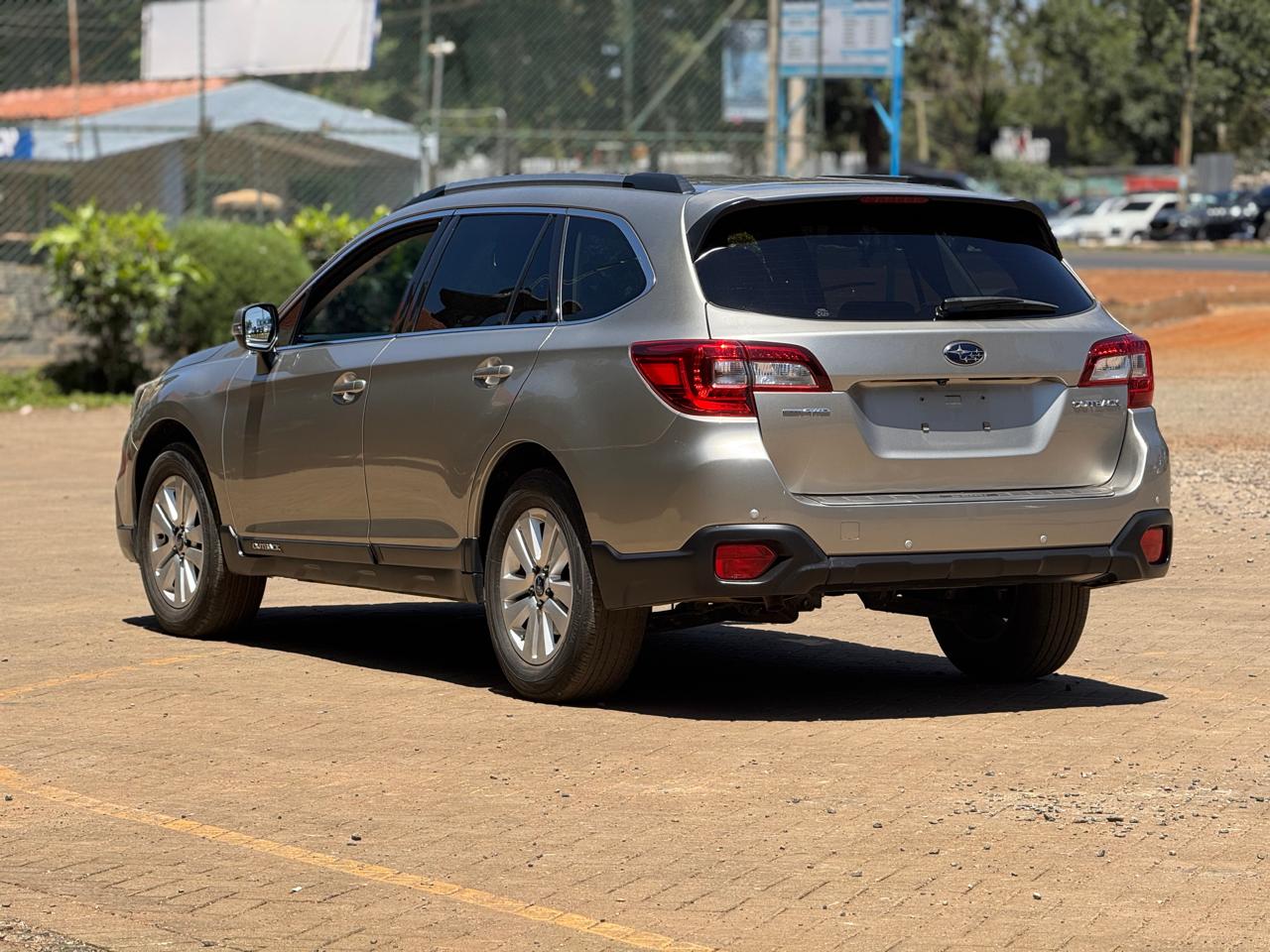 2016 Subaru Outback - view 3