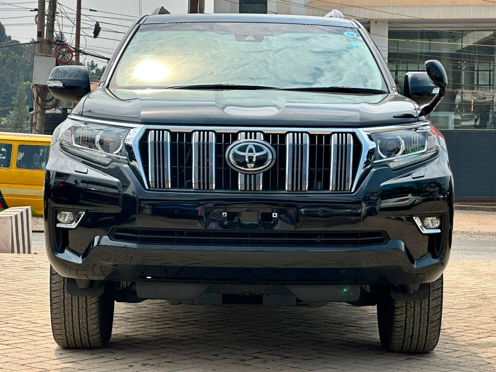 2020 Toyota Land Cruiser Prado TX - view 3