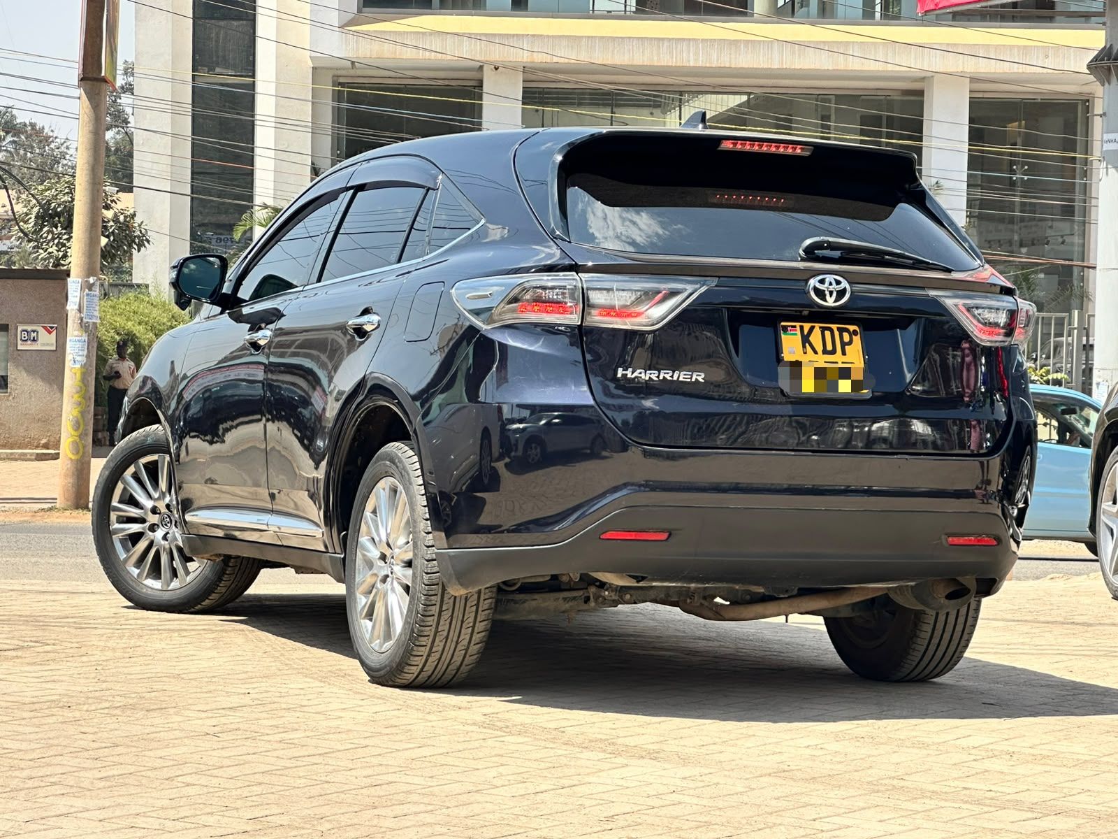 2016 Toyota Harrier thumbnail 4