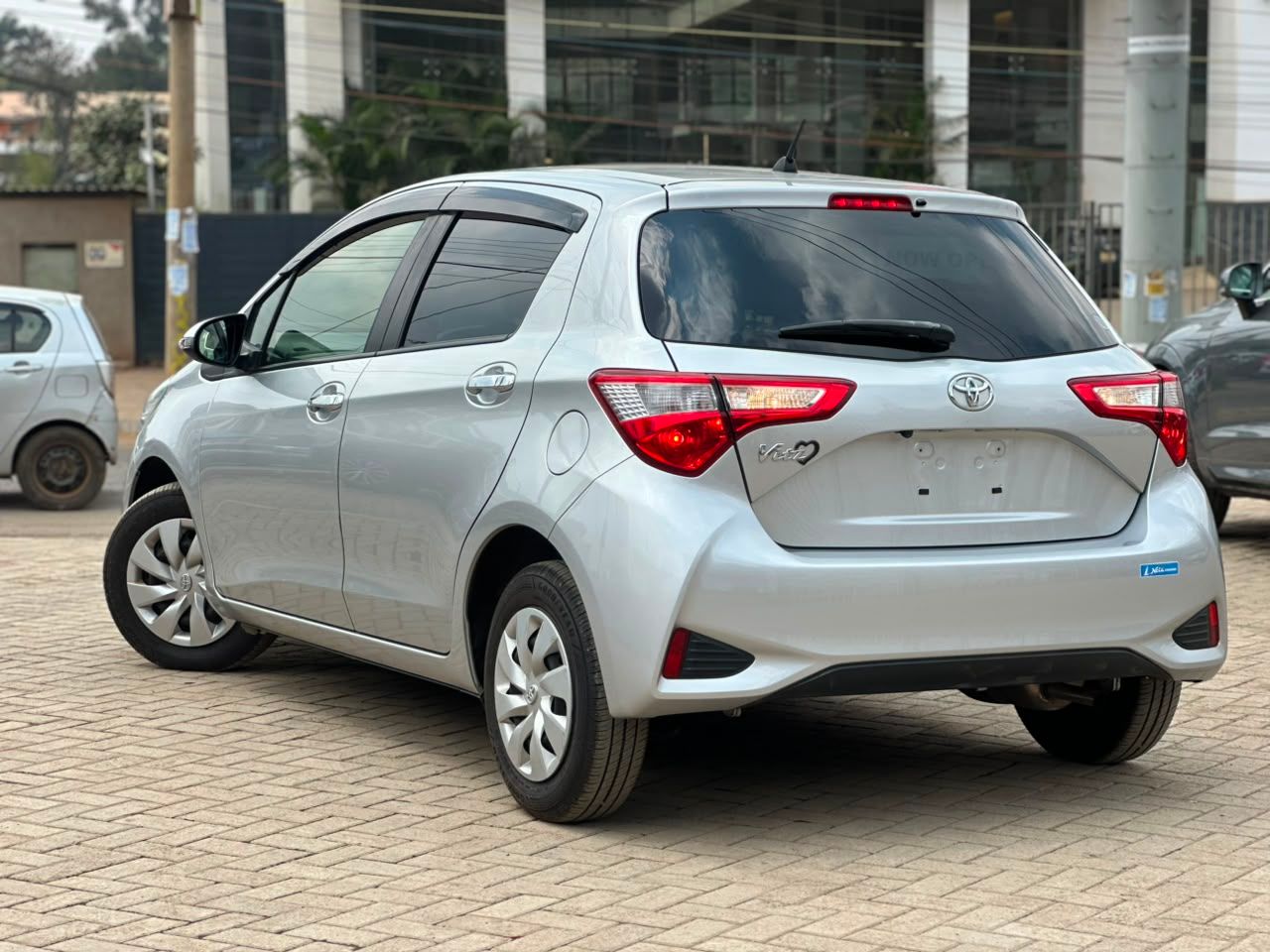 2019 Toyota Vitz thumbnail 4