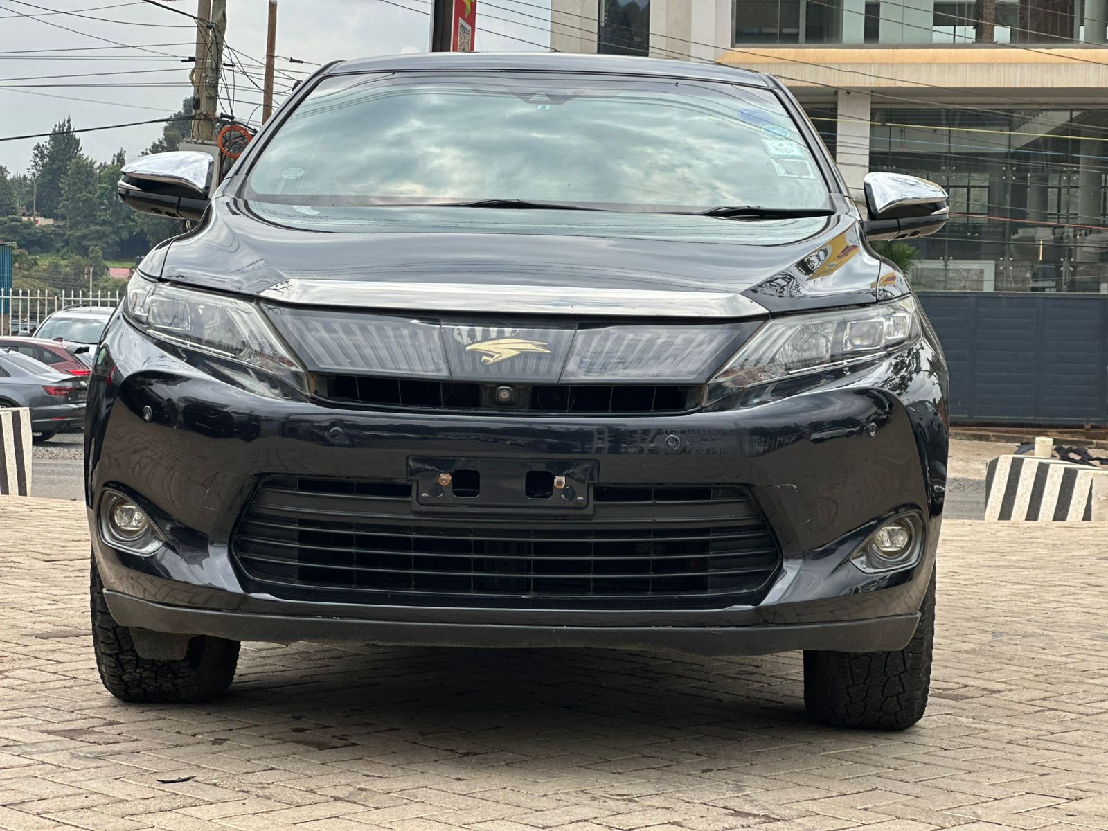 2014 Toyota Harrier - view 3