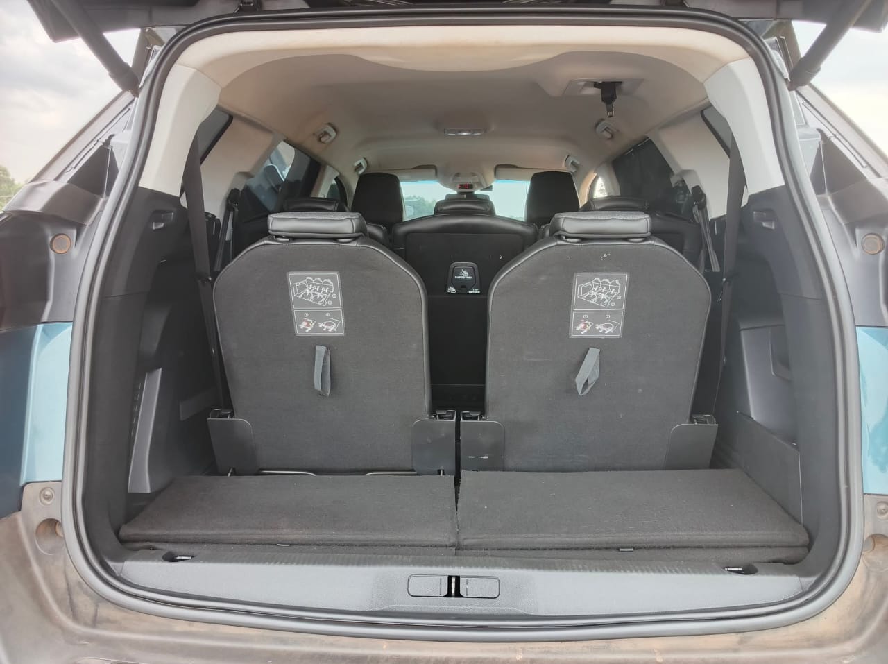 2020 Peugeot 5008 - view 2