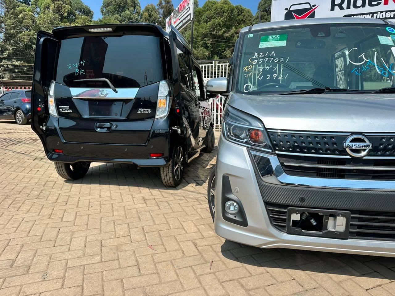 2019 Nissan Roox - view 3