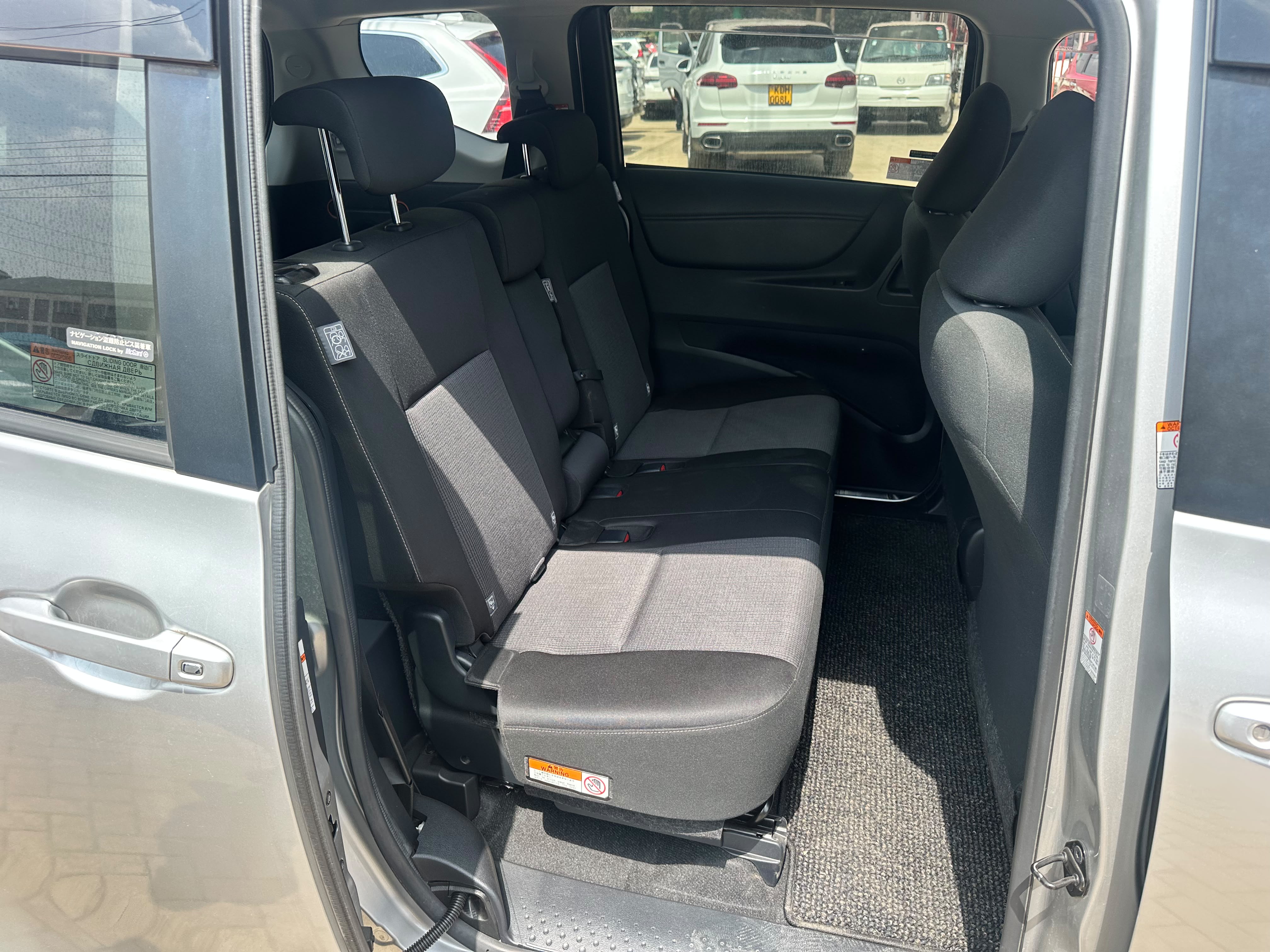 2019 Toyota Sienta thumbnail 9