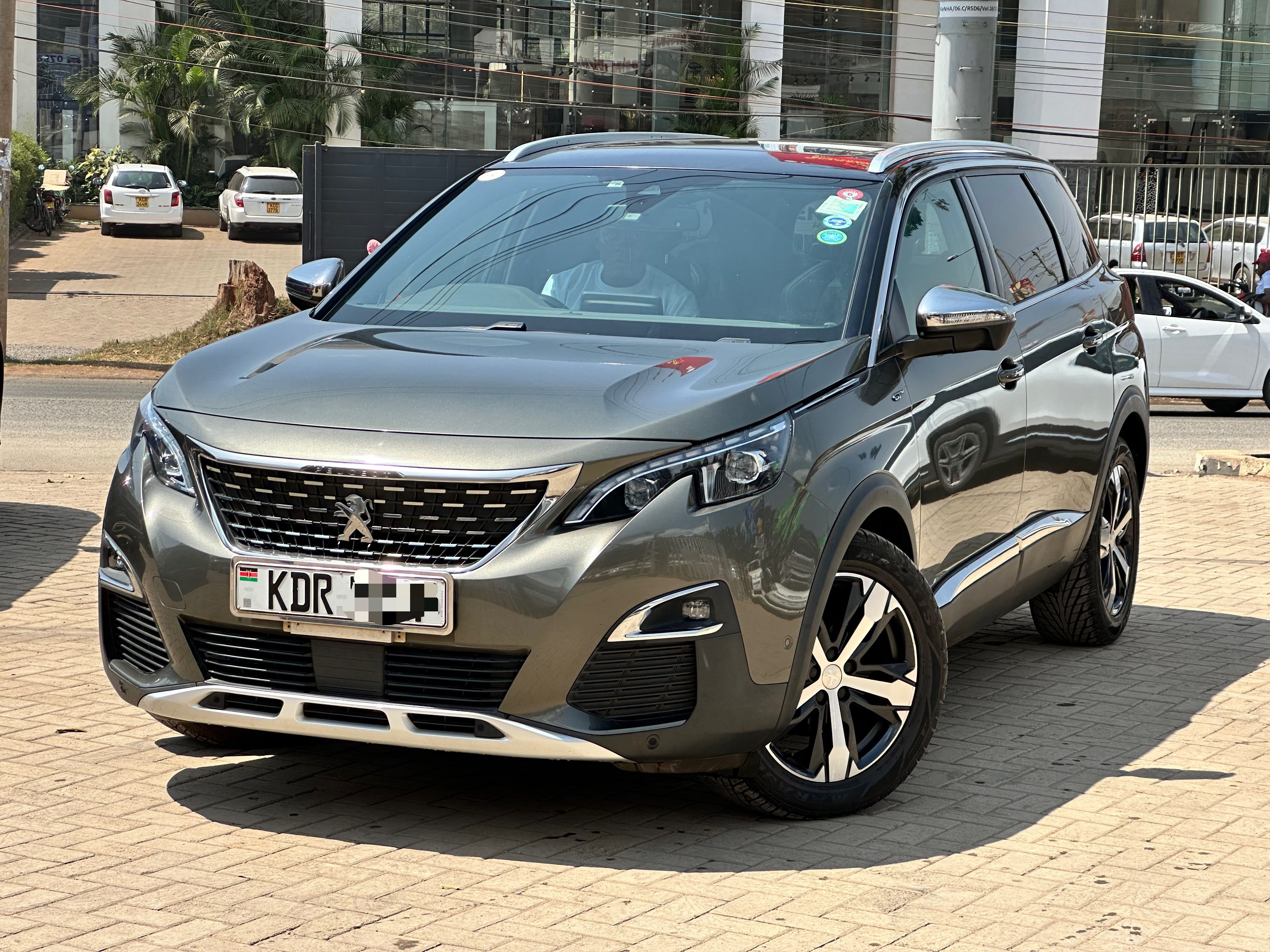 2017 Peugeot 5008 thumbnail 2