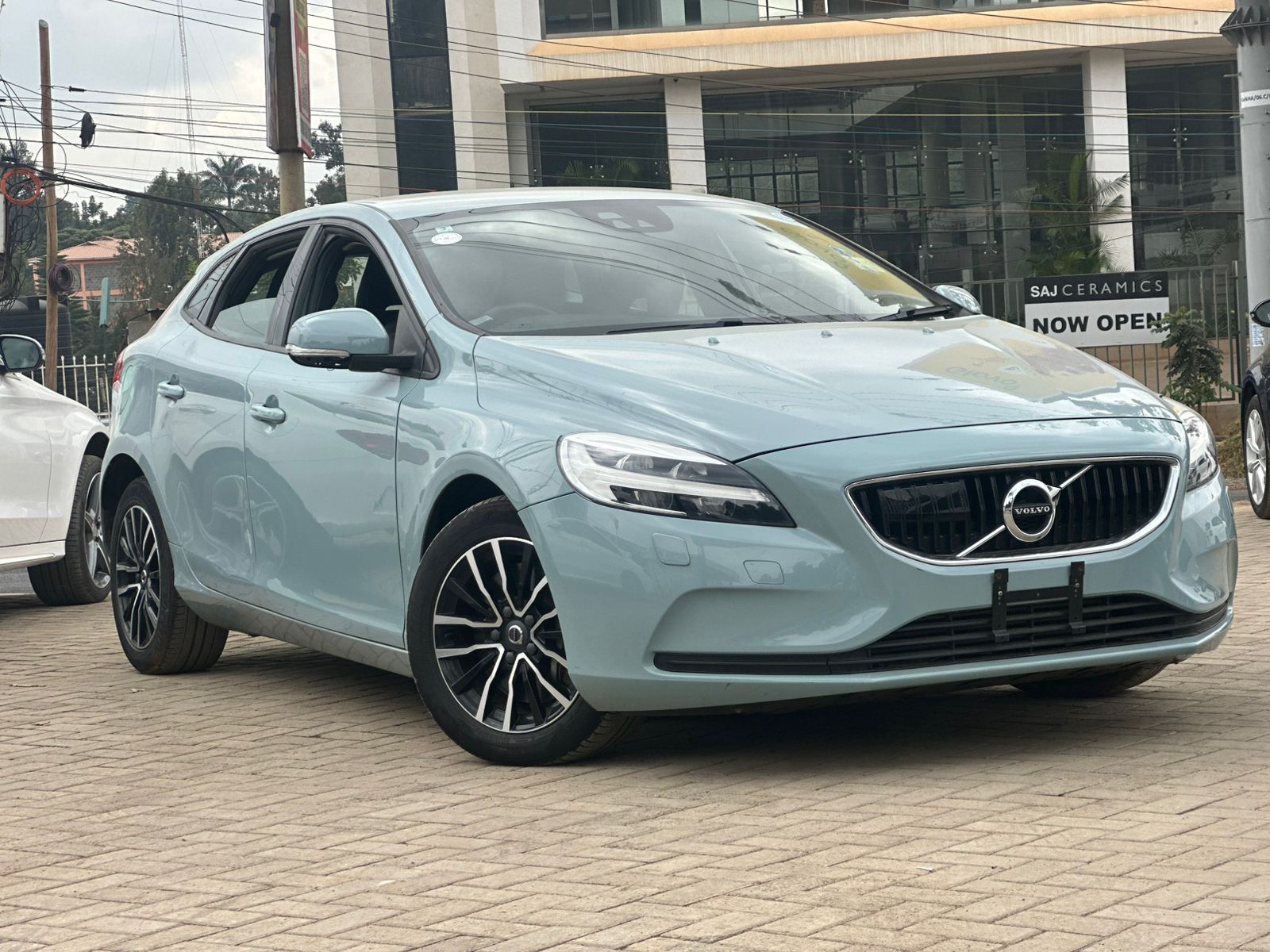 2019 Volvo V40 T2 - view 2