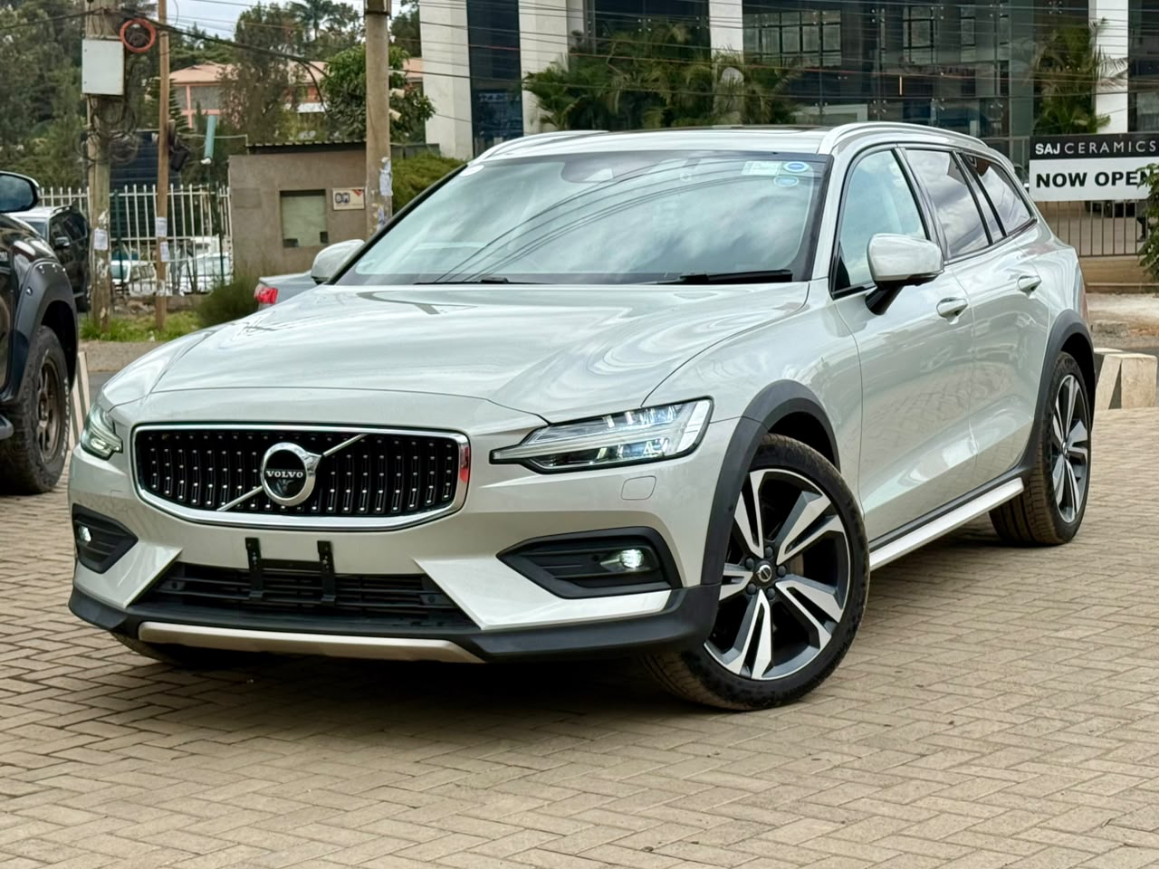 2019 Volvo V60 T5- Newshape