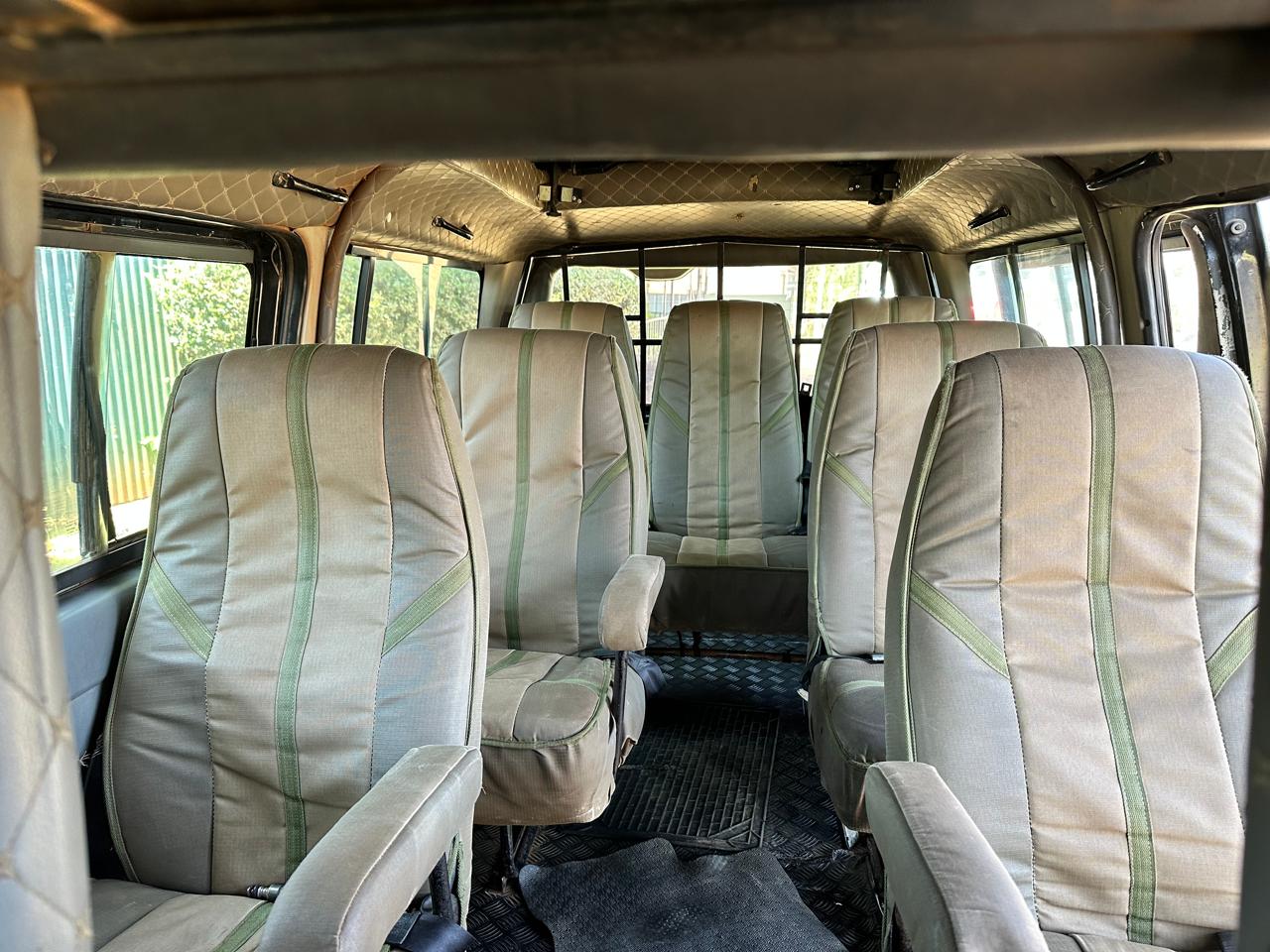 2009 Toyota Hiace Safari Van thumbnail 7