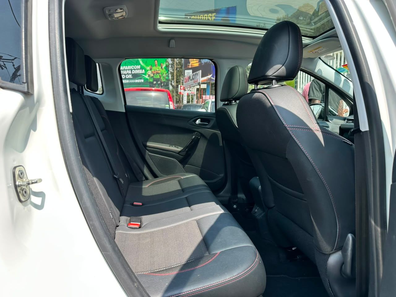 2019 Peugeot 2008 thumbnail 9