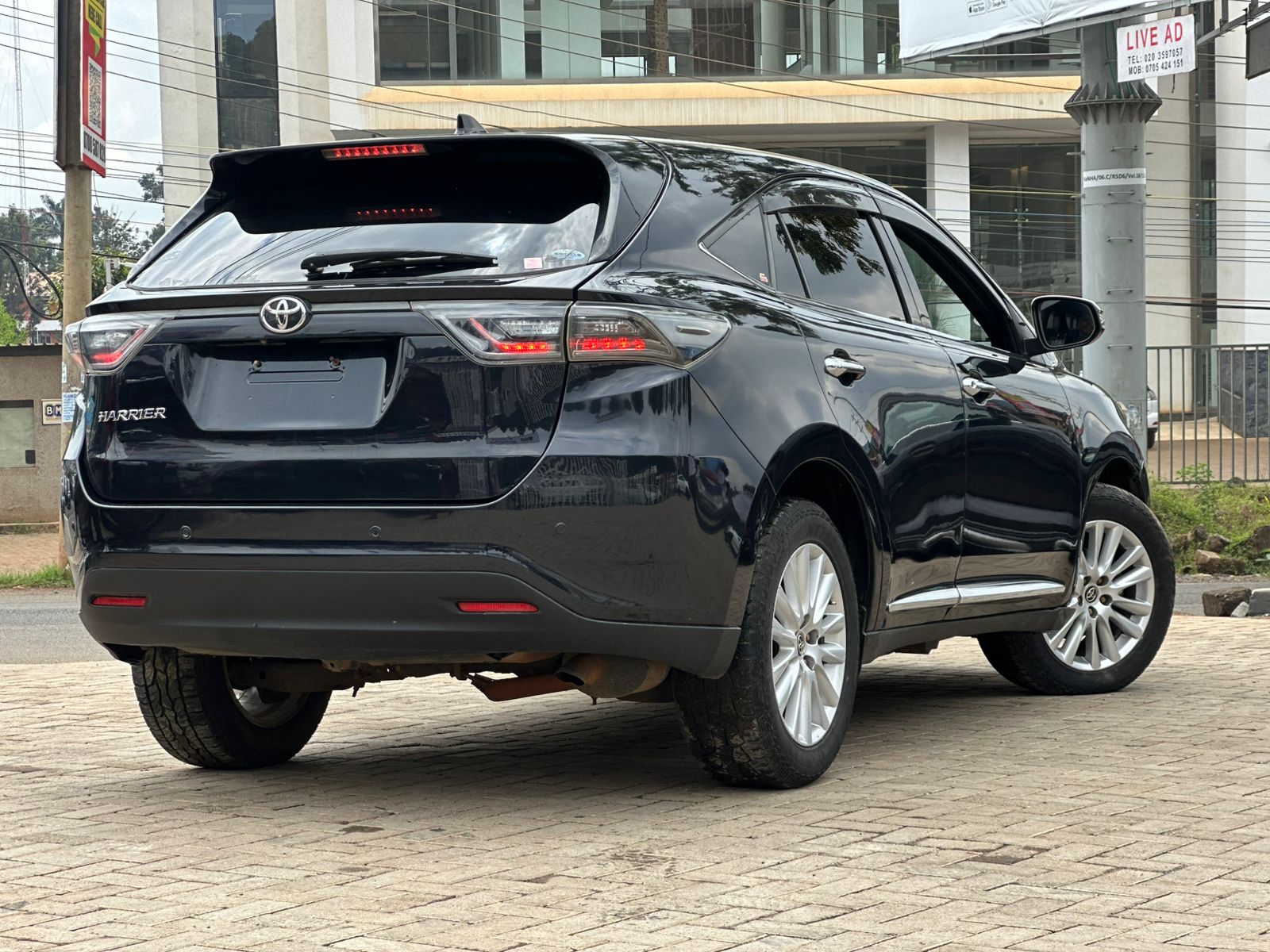 2014 Toyota Harrier thumbnail 4