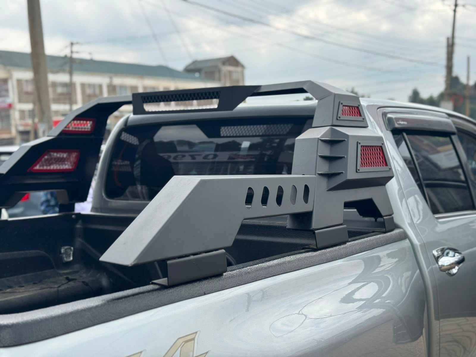 2018 Toyota Hilux thumbnail 5