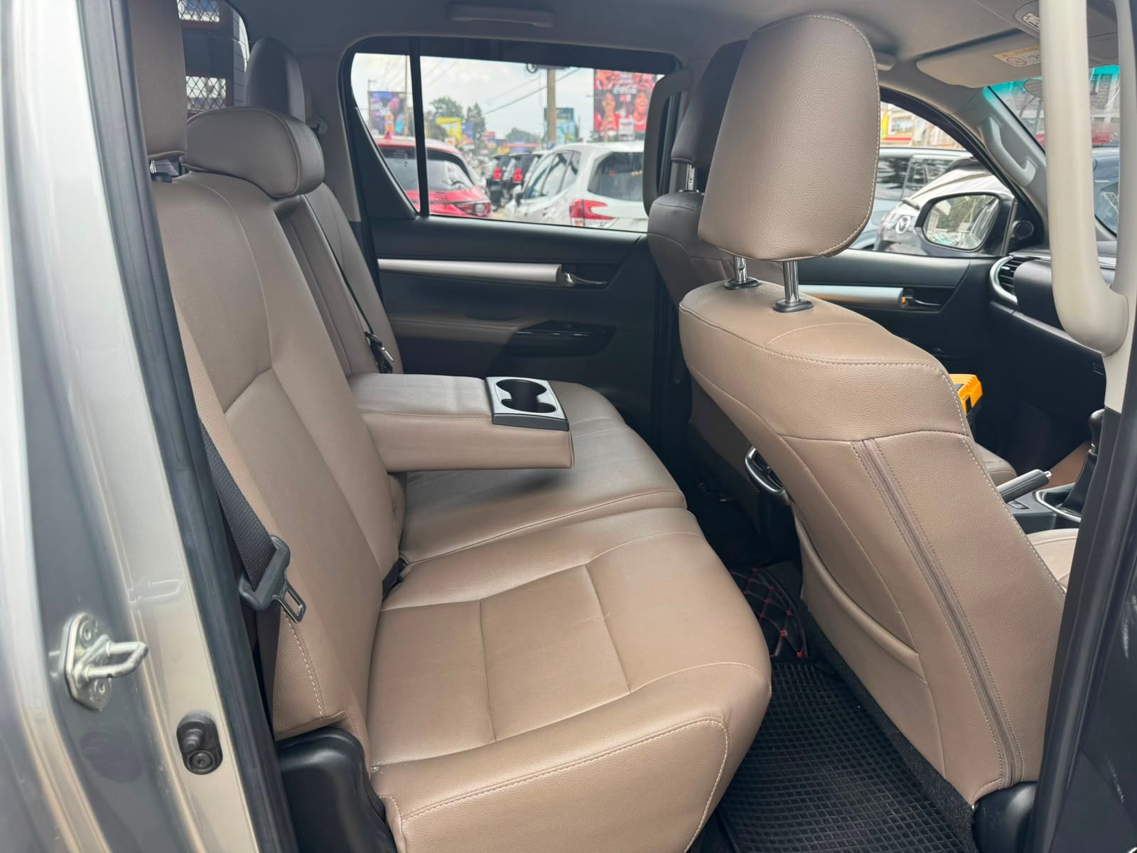 2018 Toyota Hilux thumbnail 10