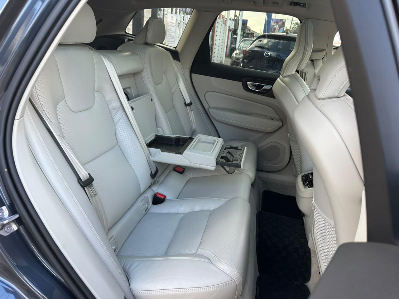 2020 Volvo XC60 D4 INSCRIPTION thumbnail 11