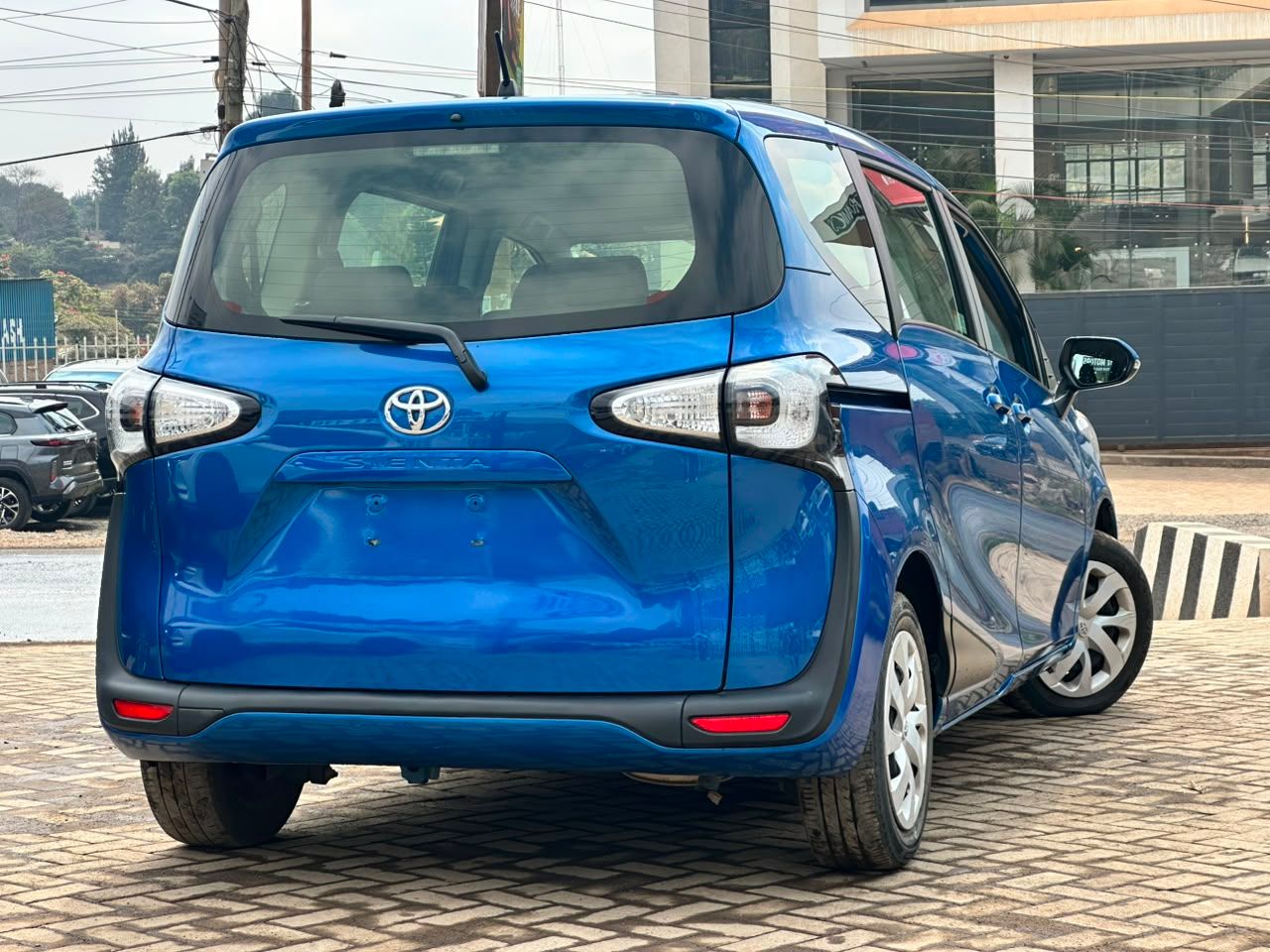 2018 Toyota Sienta Non Hybrid thumbnail 5