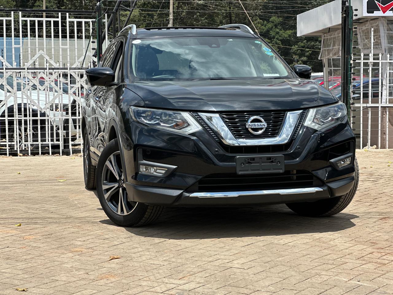 2018 Nissan Xtrail thumbnail 2