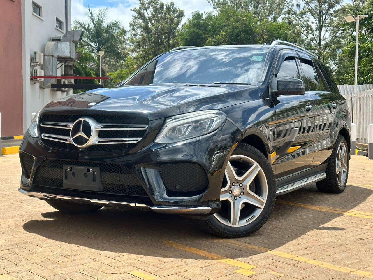 2016 Mercedes-Benz GLE 350d - view 2