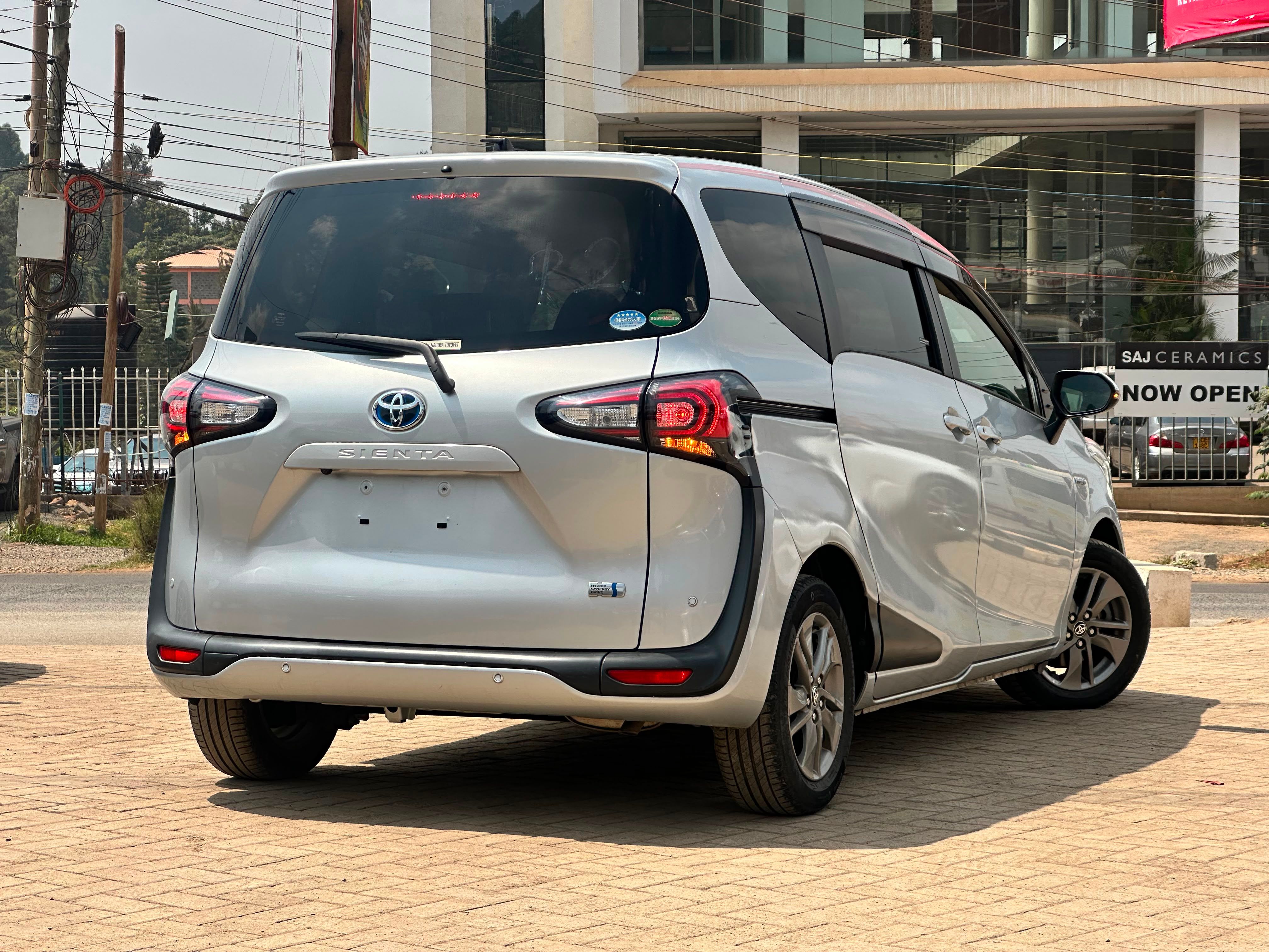 2019 Toyota Sienta thumbnail 5