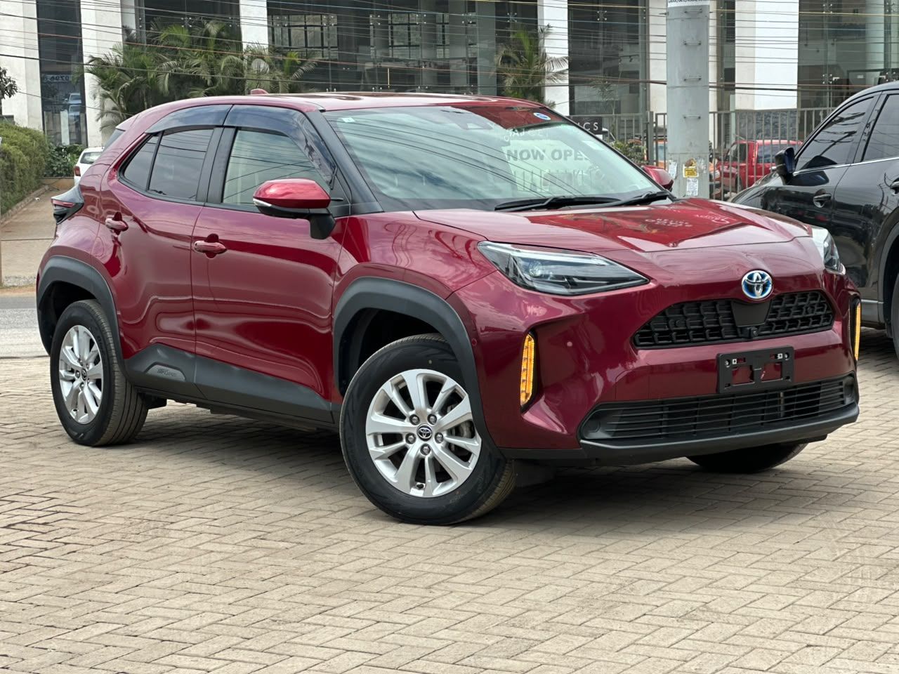 2021 Toyota Yaris Cross E-Four - view 2