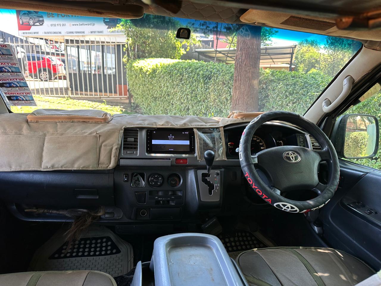 2009 Toyota Hiace Safari Van thumbnail 9