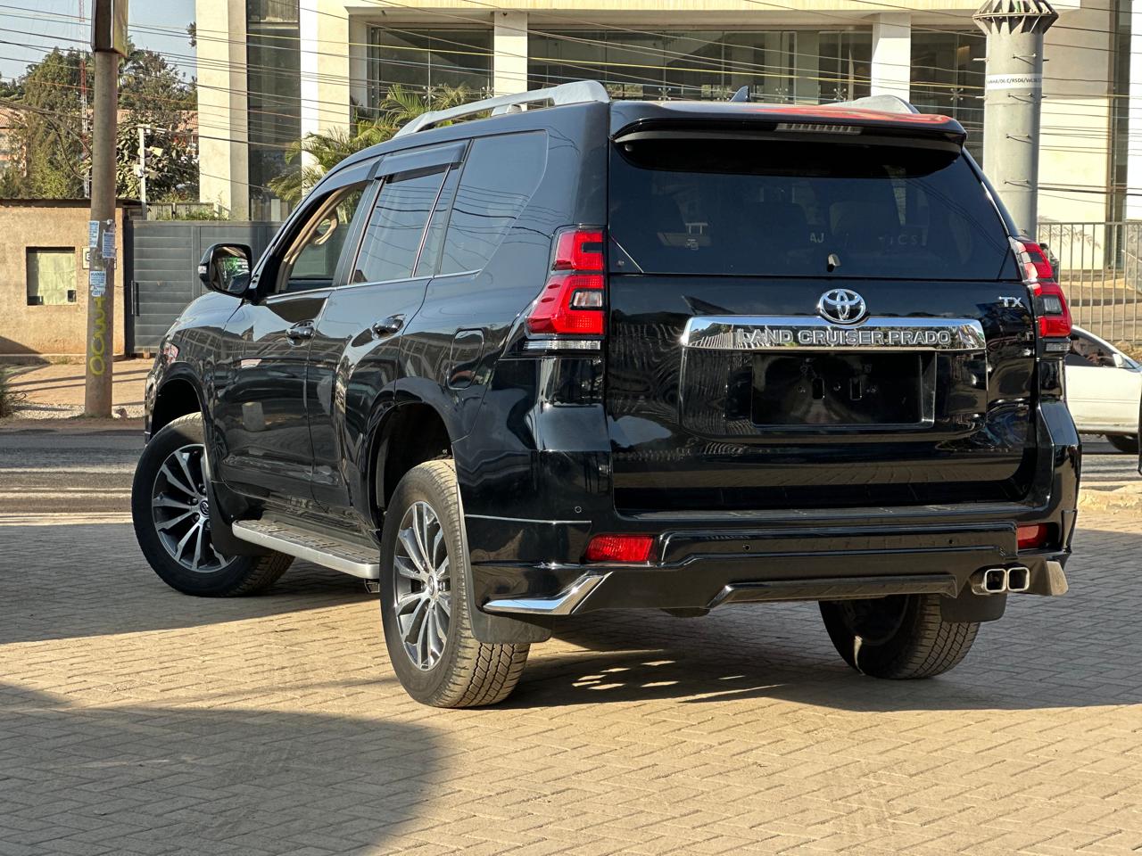 2021 Toyota Land Cruiser Prado TXL thumbnail 4