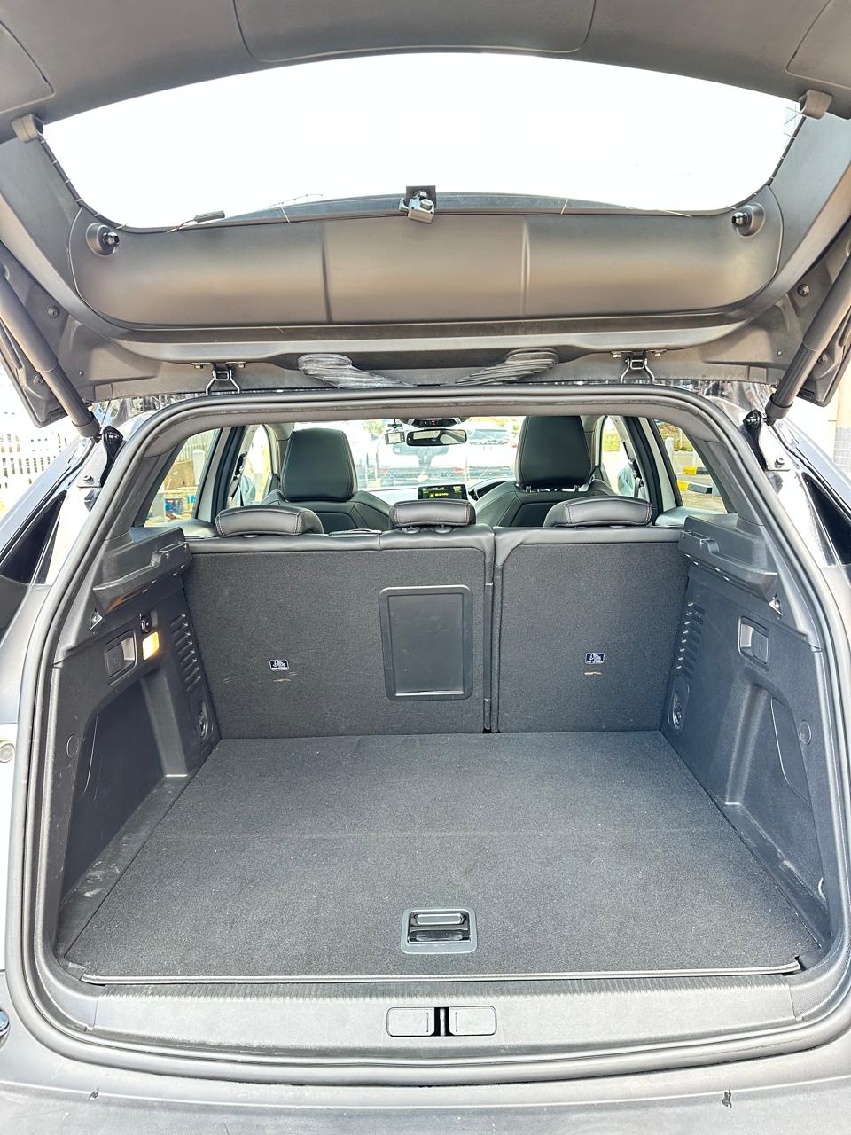 2018 Peugeot 3008 Hybrid thumbnail 4