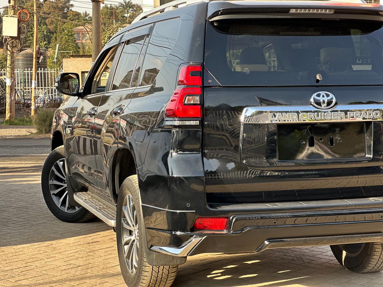 2021 Toyota Land Cruiser Prado TXL thumbnail 8