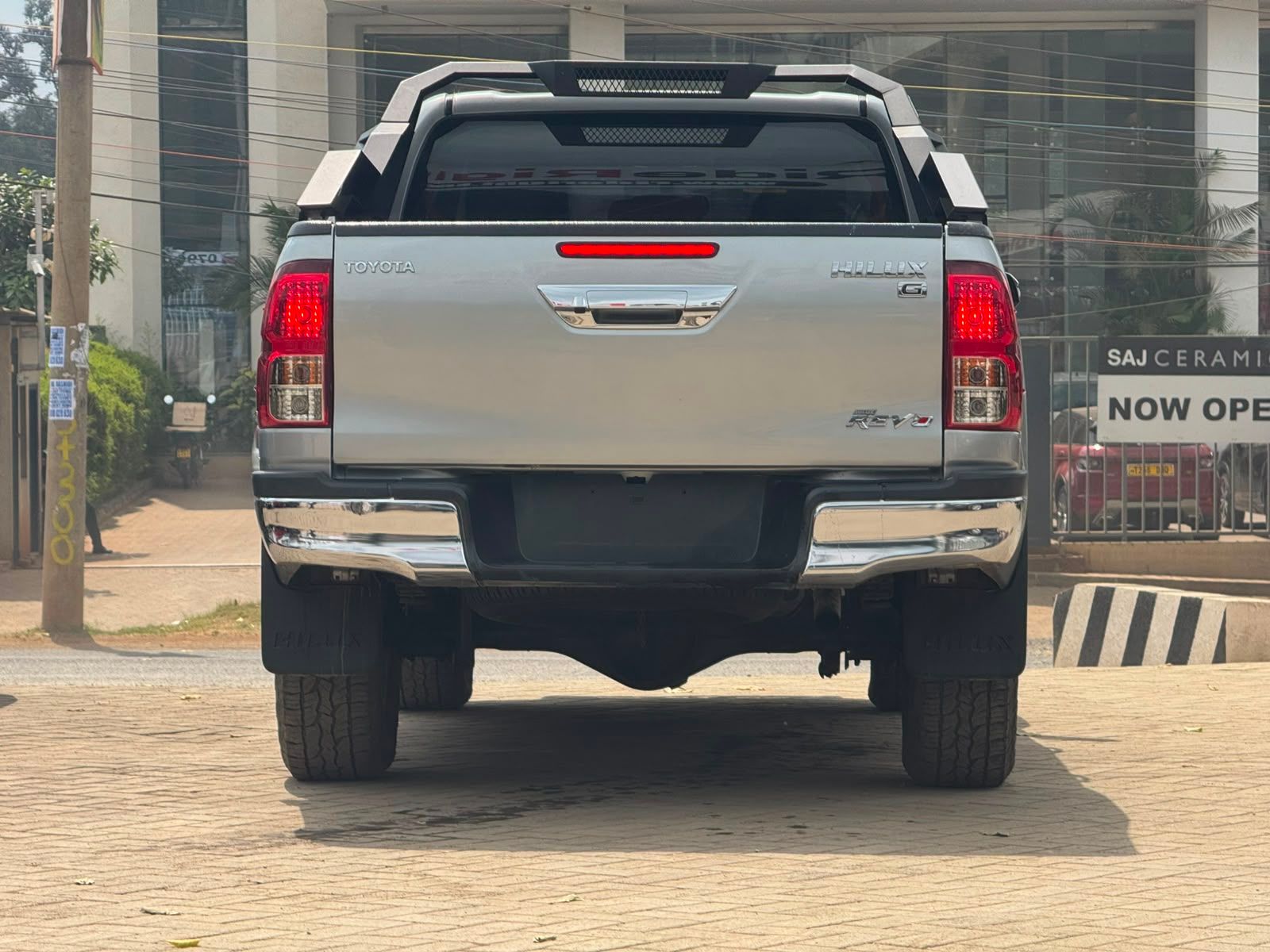 2018 Toyota Hilux thumbnail 6