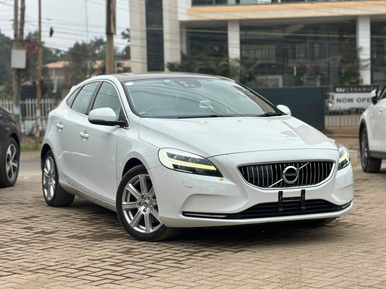 2019 Volvo V40 T3 Cross Country  - view 2