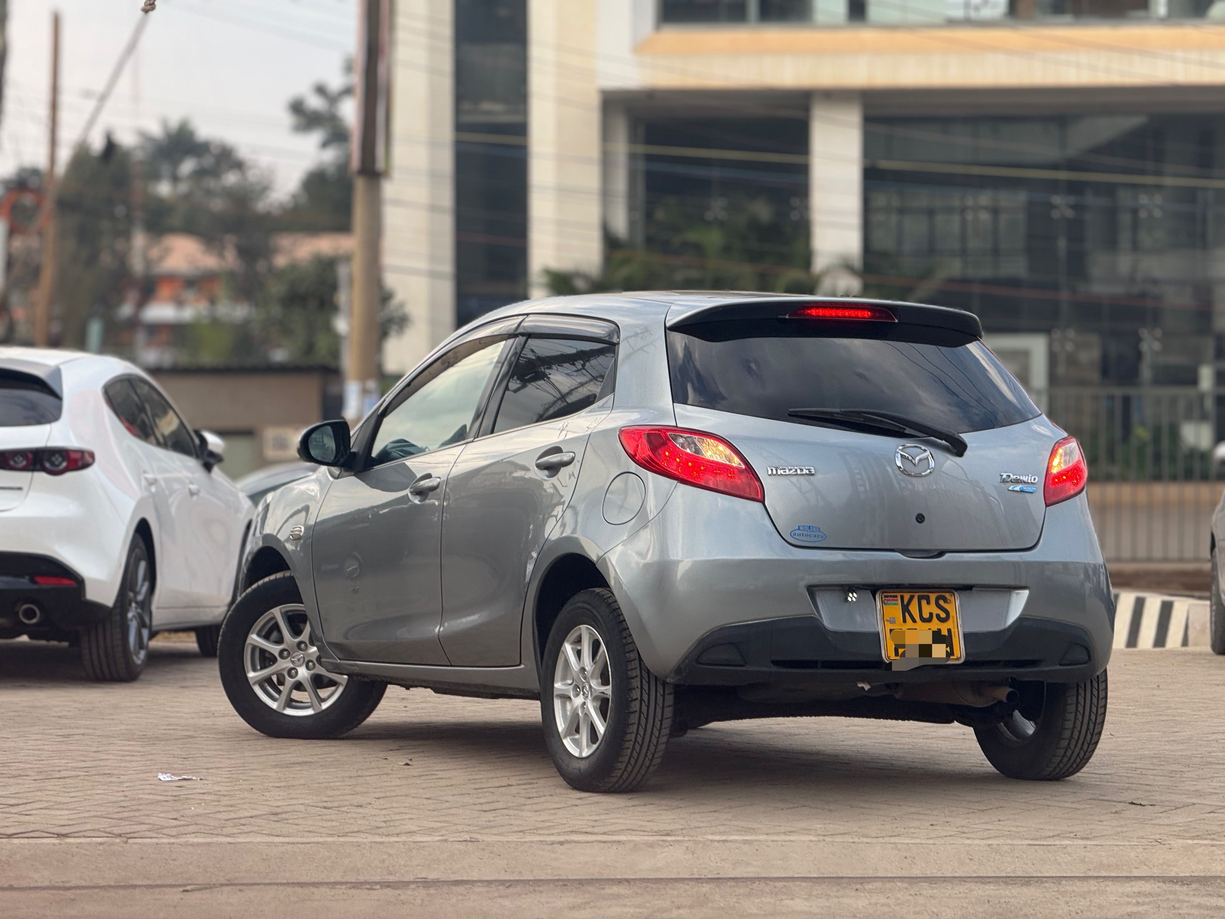 2011 Mazda Demio SKYACTIV thumbnail 4