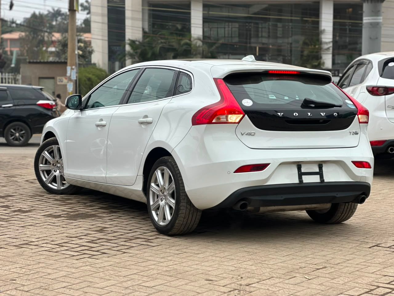 2019 Volvo V40 T3 Cross Country  thumbnail 4