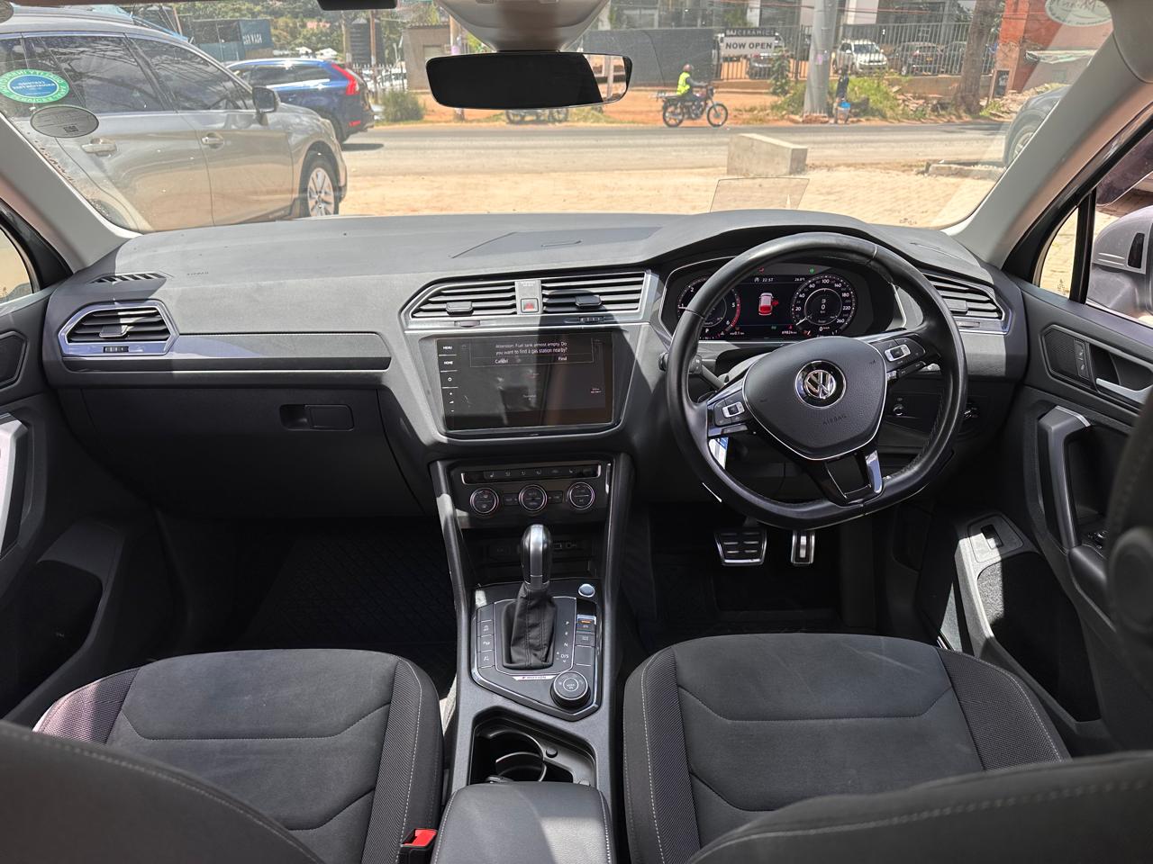2018 Volkswagen Tiguan thumbnail 9
