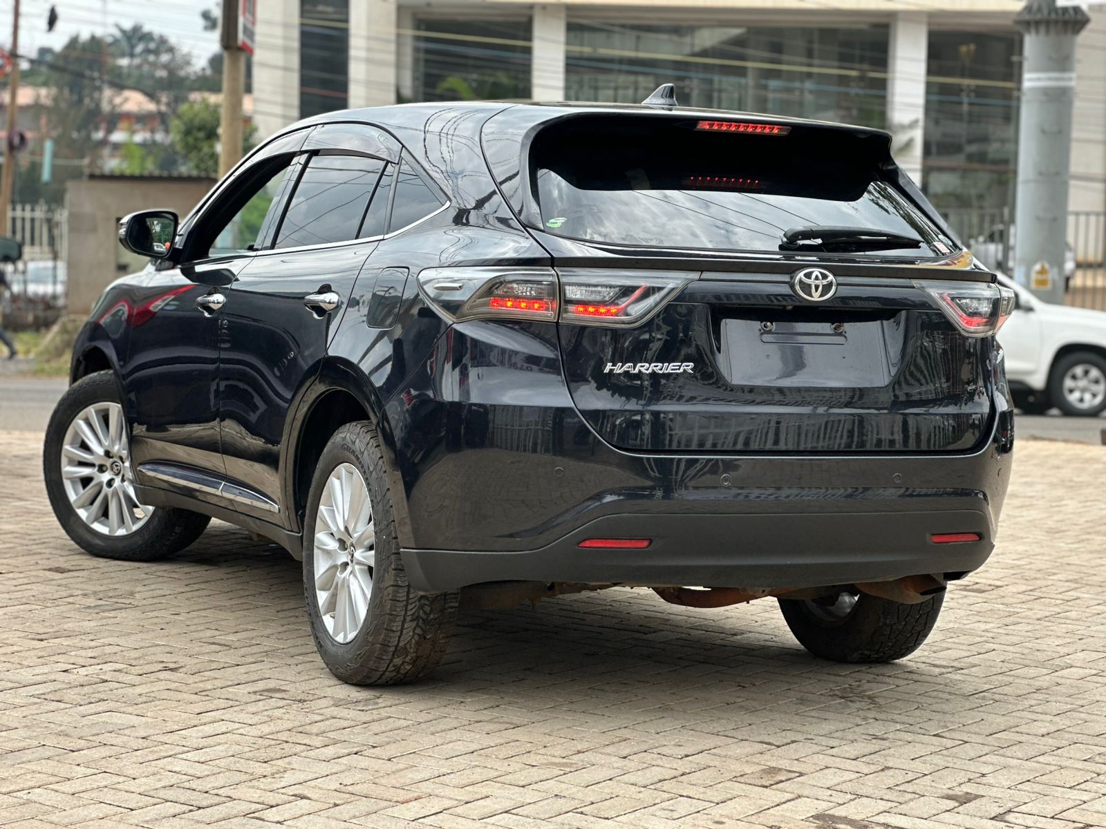 2014 Toyota Harrier thumbnail 5