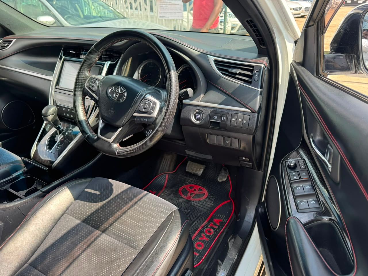 2017 Toyota Harrier thumbnail 9