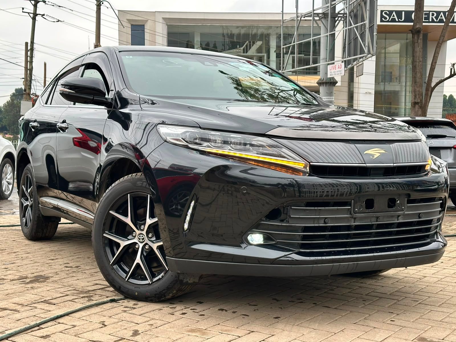 2019 Toyota Harrier Premium thumbnail 2