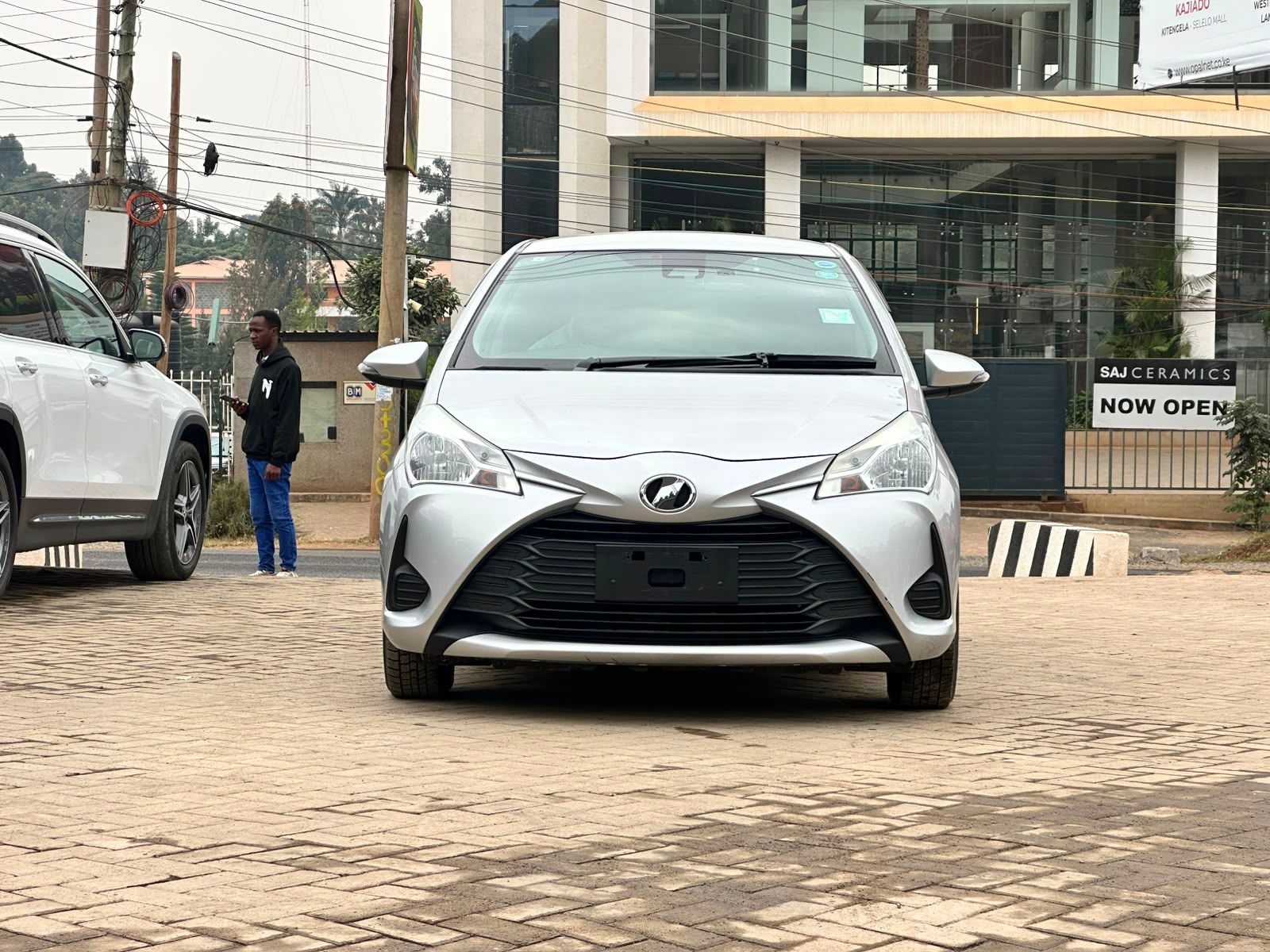 2019 Toyota vitz thumbnail 2