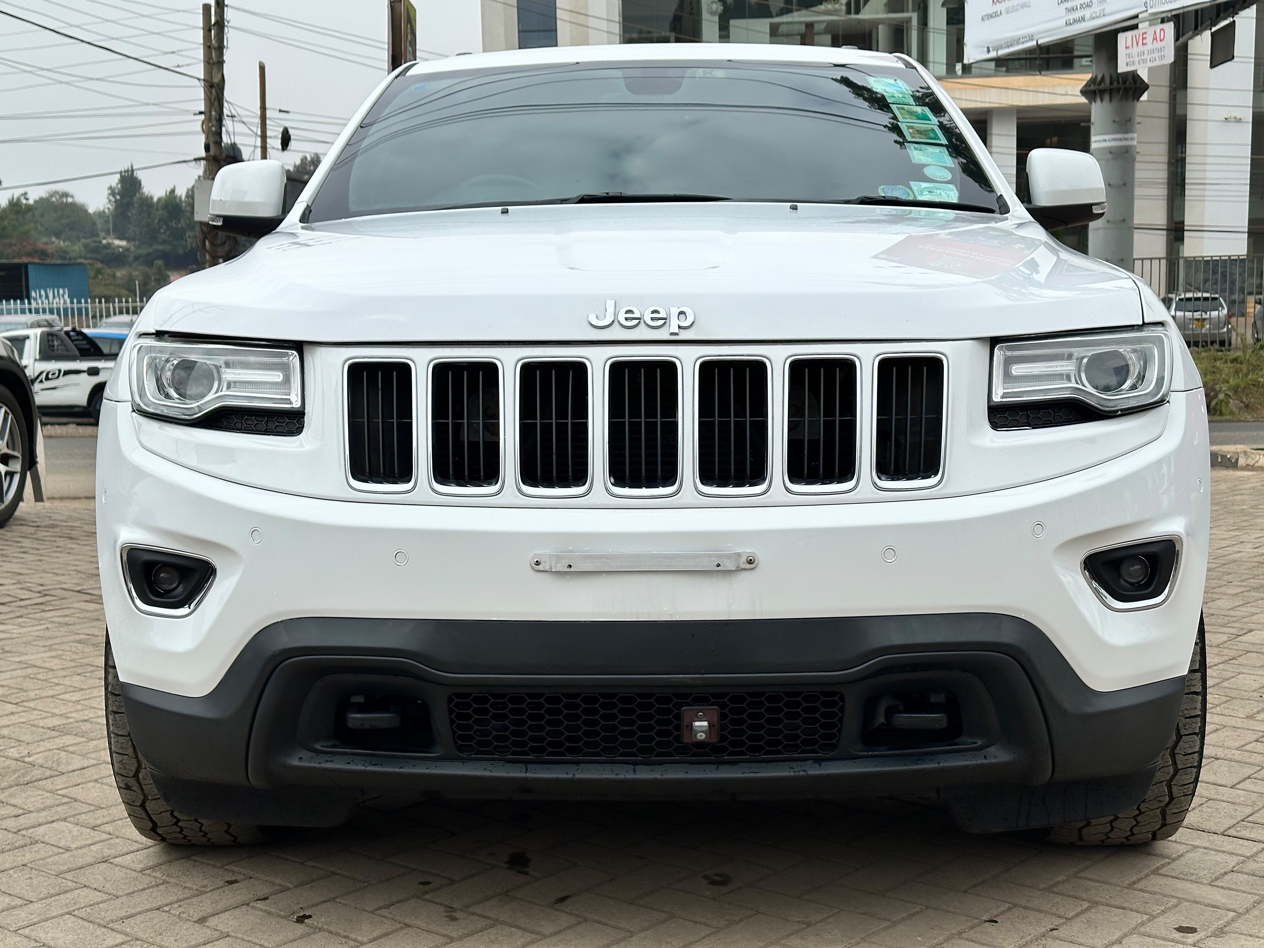 2014 Jeep Grand Cherokee - view 2