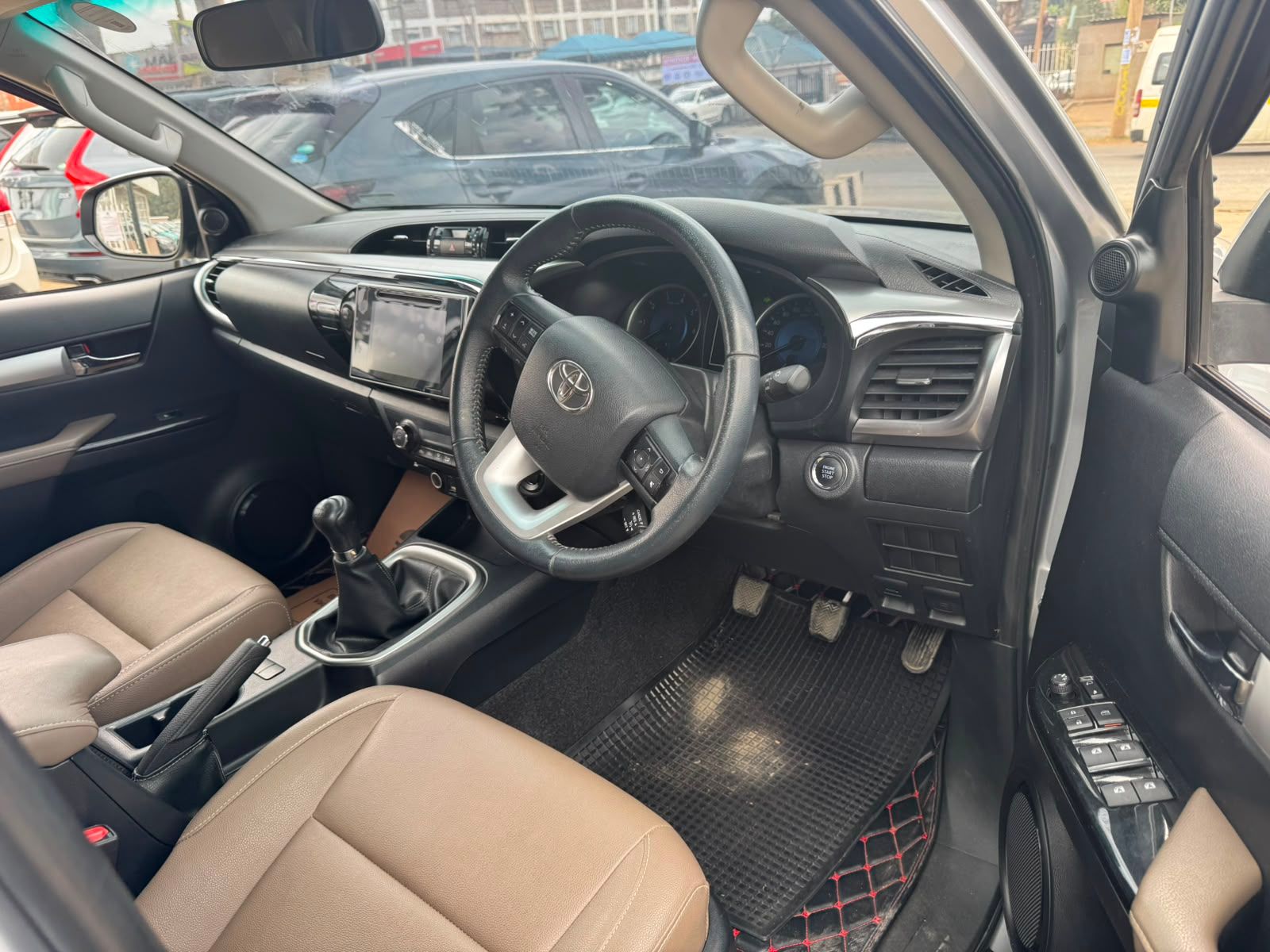 2018 Toyota Hilux thumbnail 7