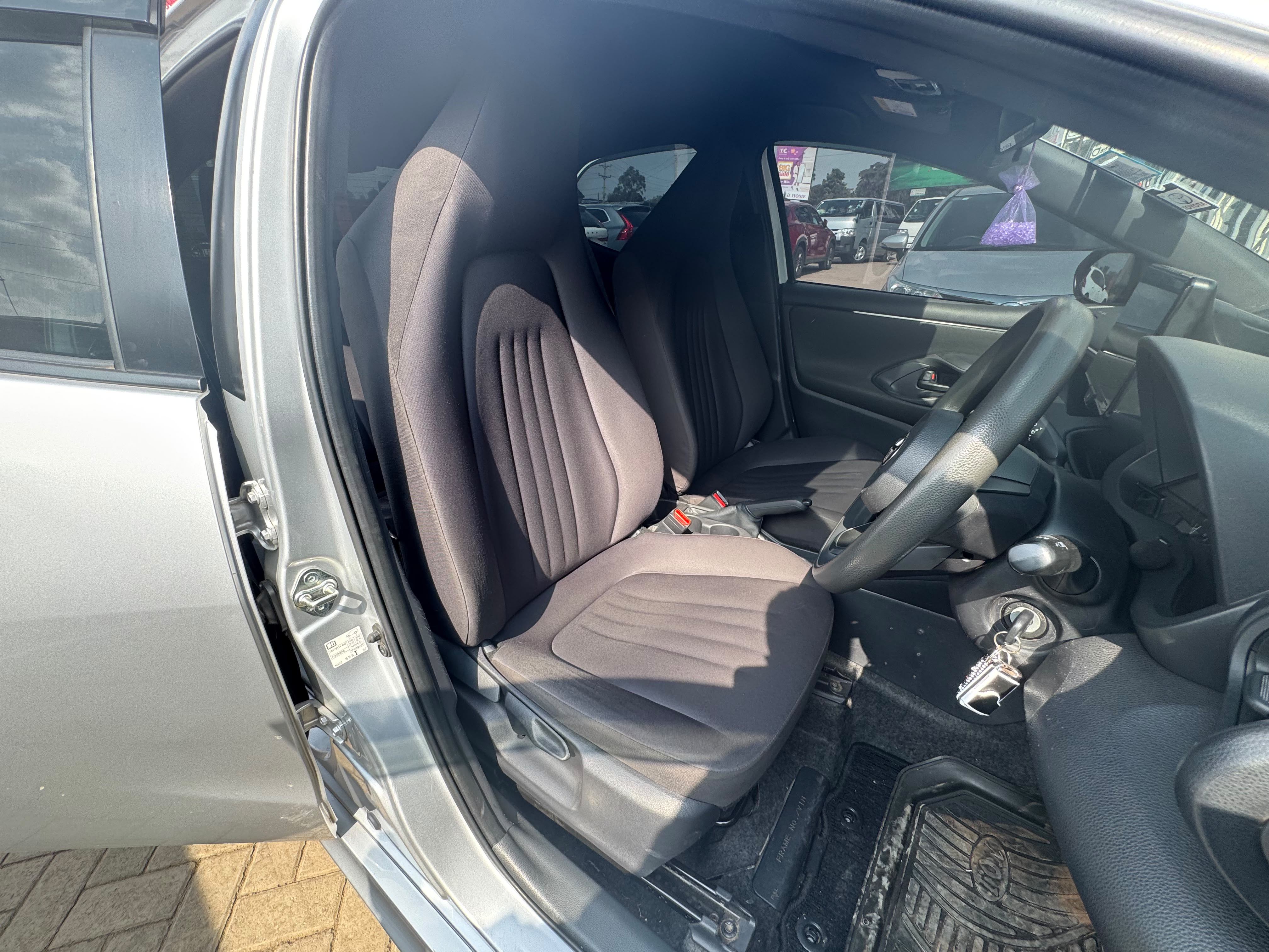 2020 Toyota Yaris thumbnail 7
