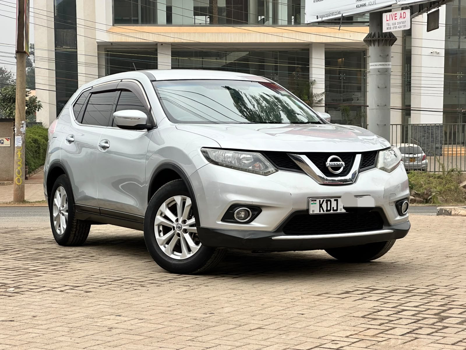 2015 Nissan Xtrail thumbnail 2