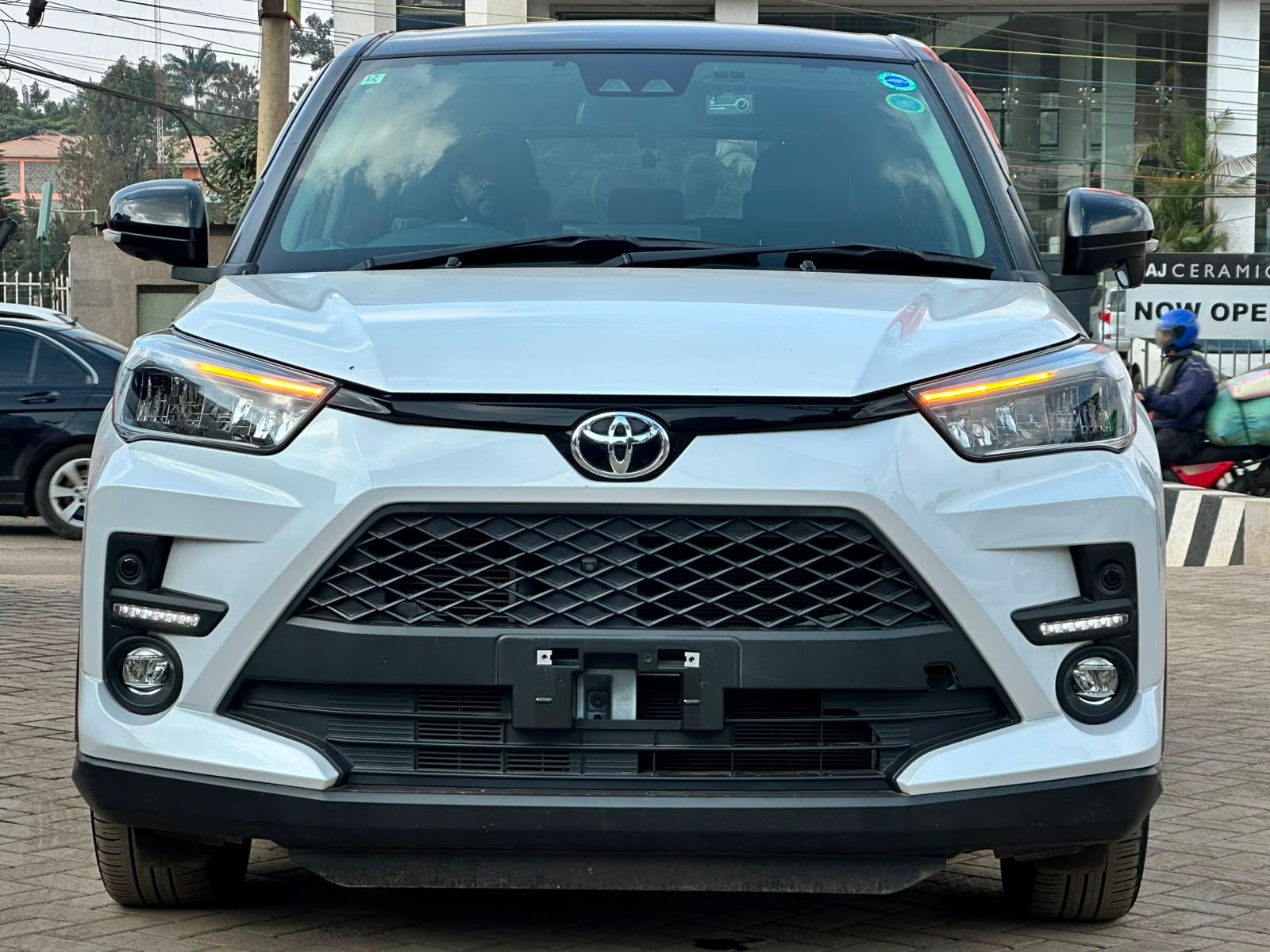 2020 Toyota Raize thumbnail 3