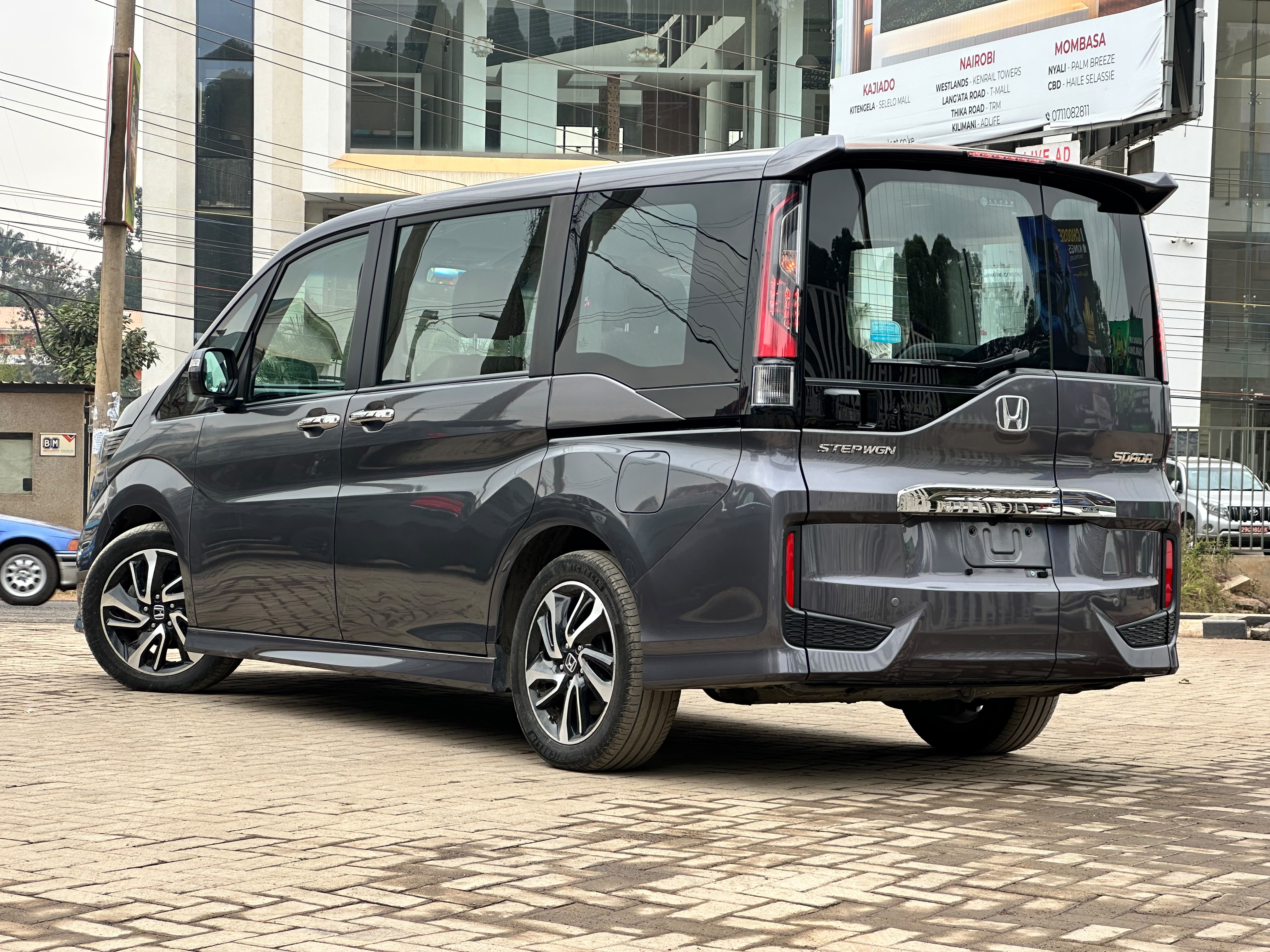 2019 Honda Stepwagon thumbnail 5