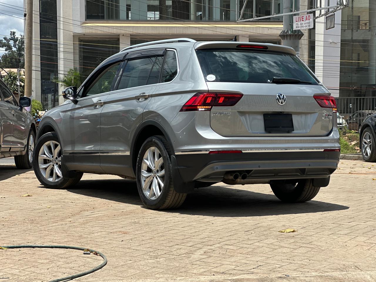 2018 Volkswagen Tiguan thumbnail 5
