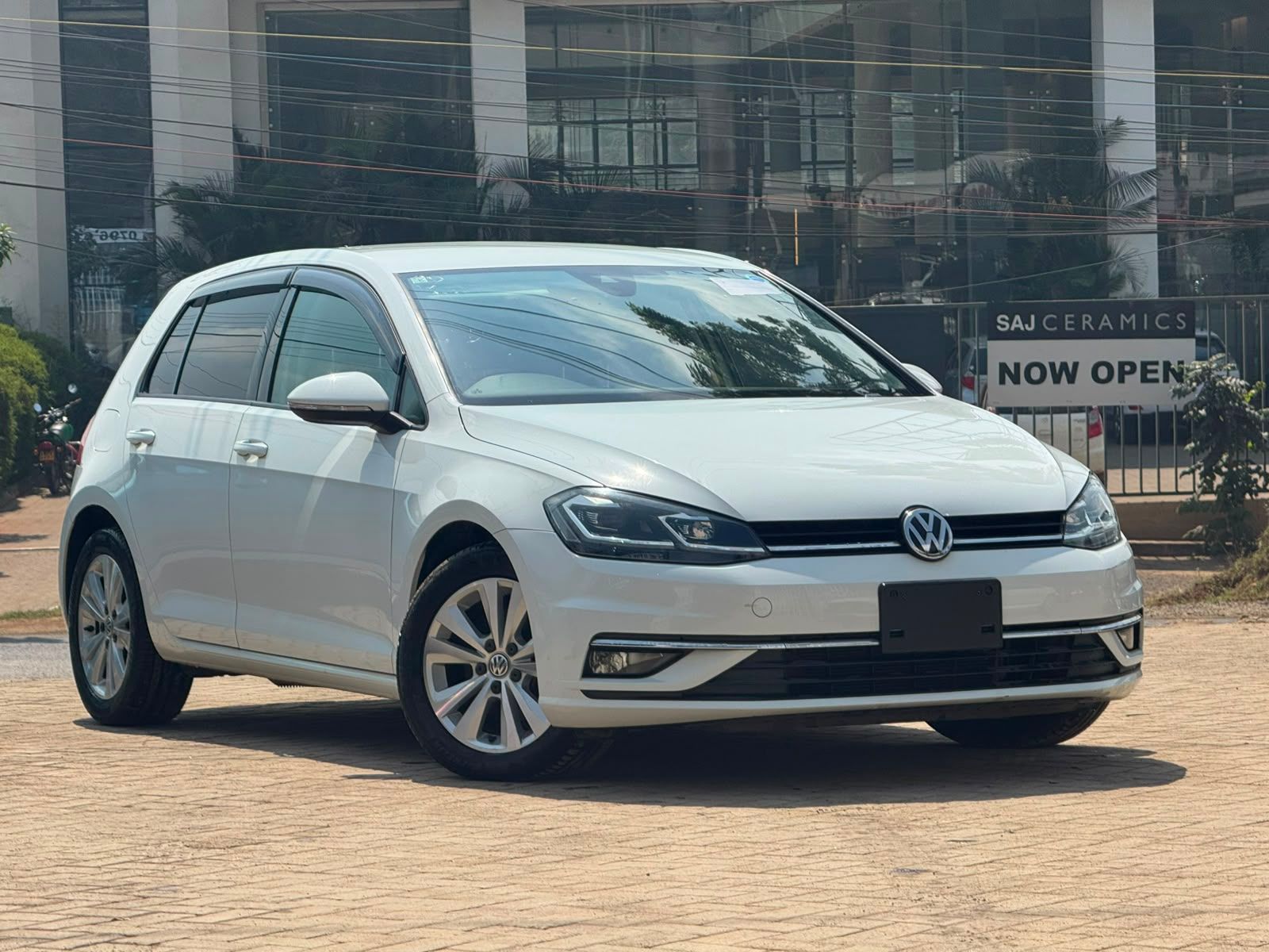 2019 Volkswagen Golf - view 2