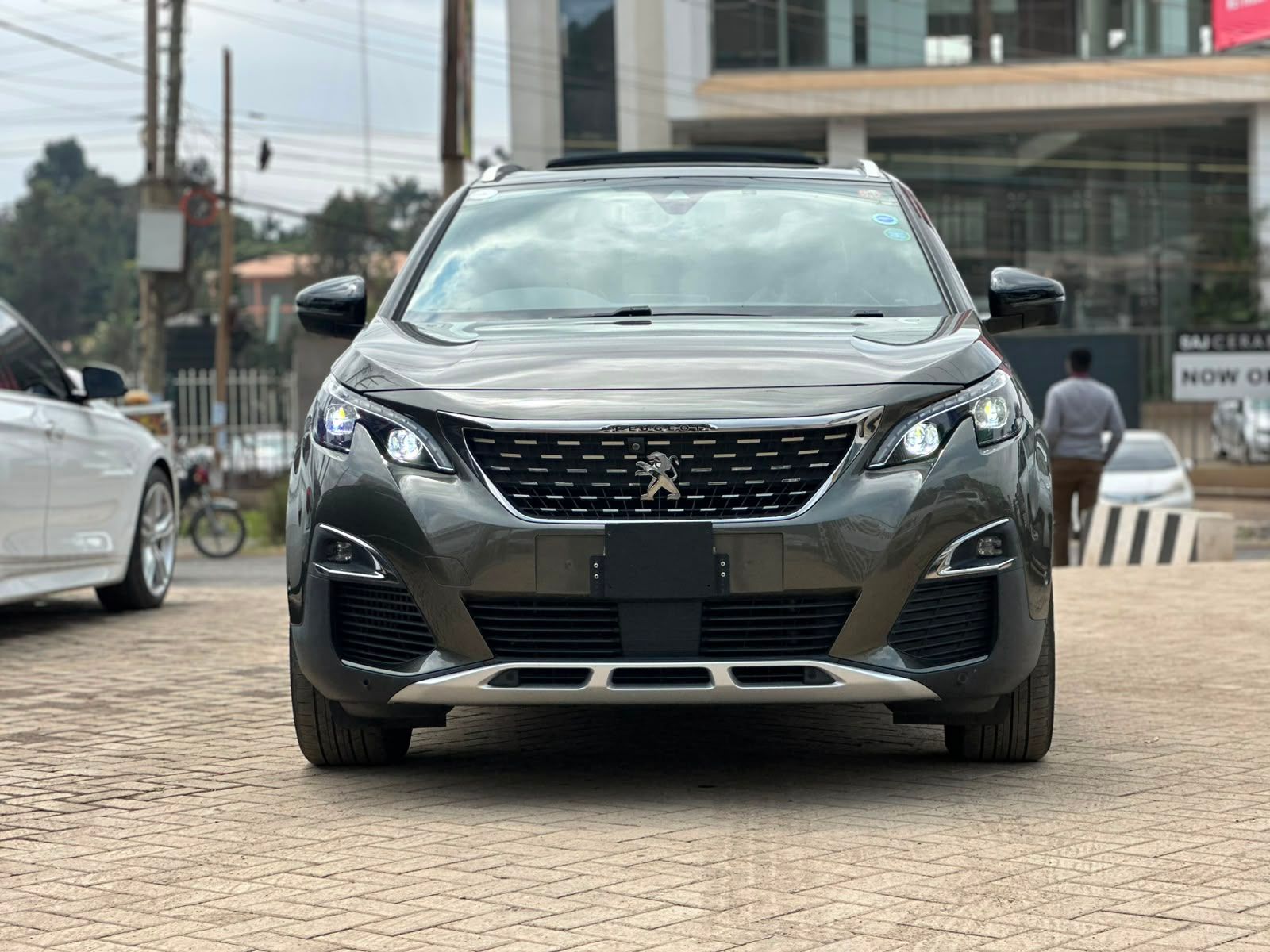 2020 Peugeot 3008 - view 3