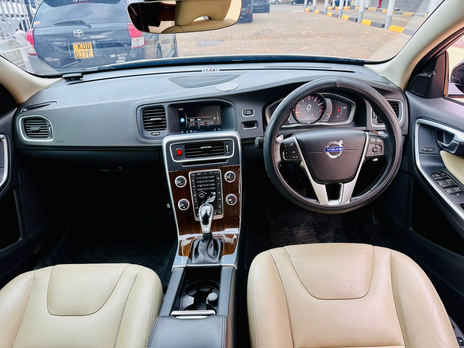 Volvo V60 T5 Cross Country thumbnail 4