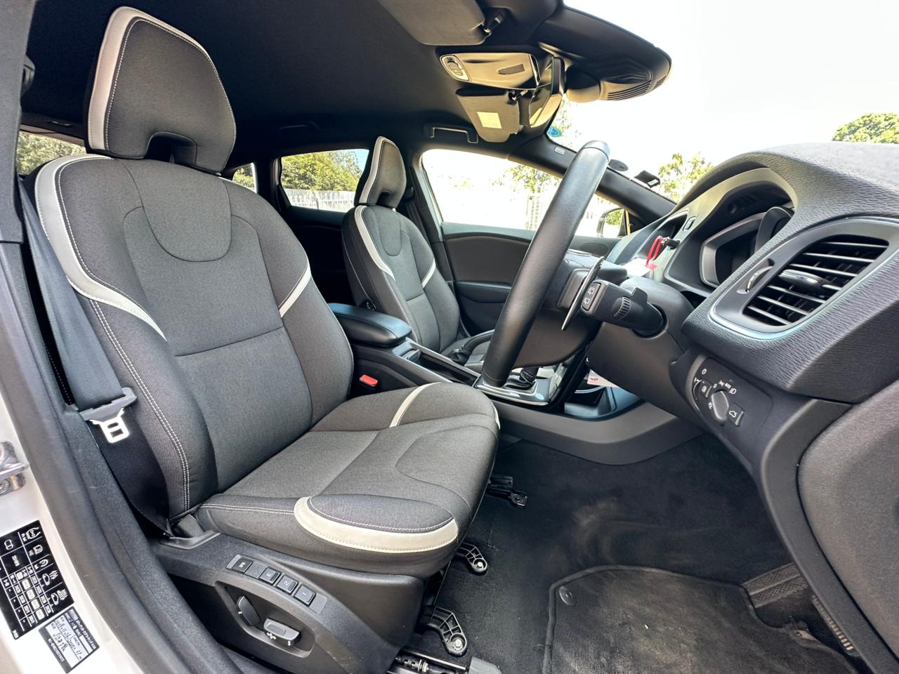 2019 Volvo V40 Cross Country D4 - view 3